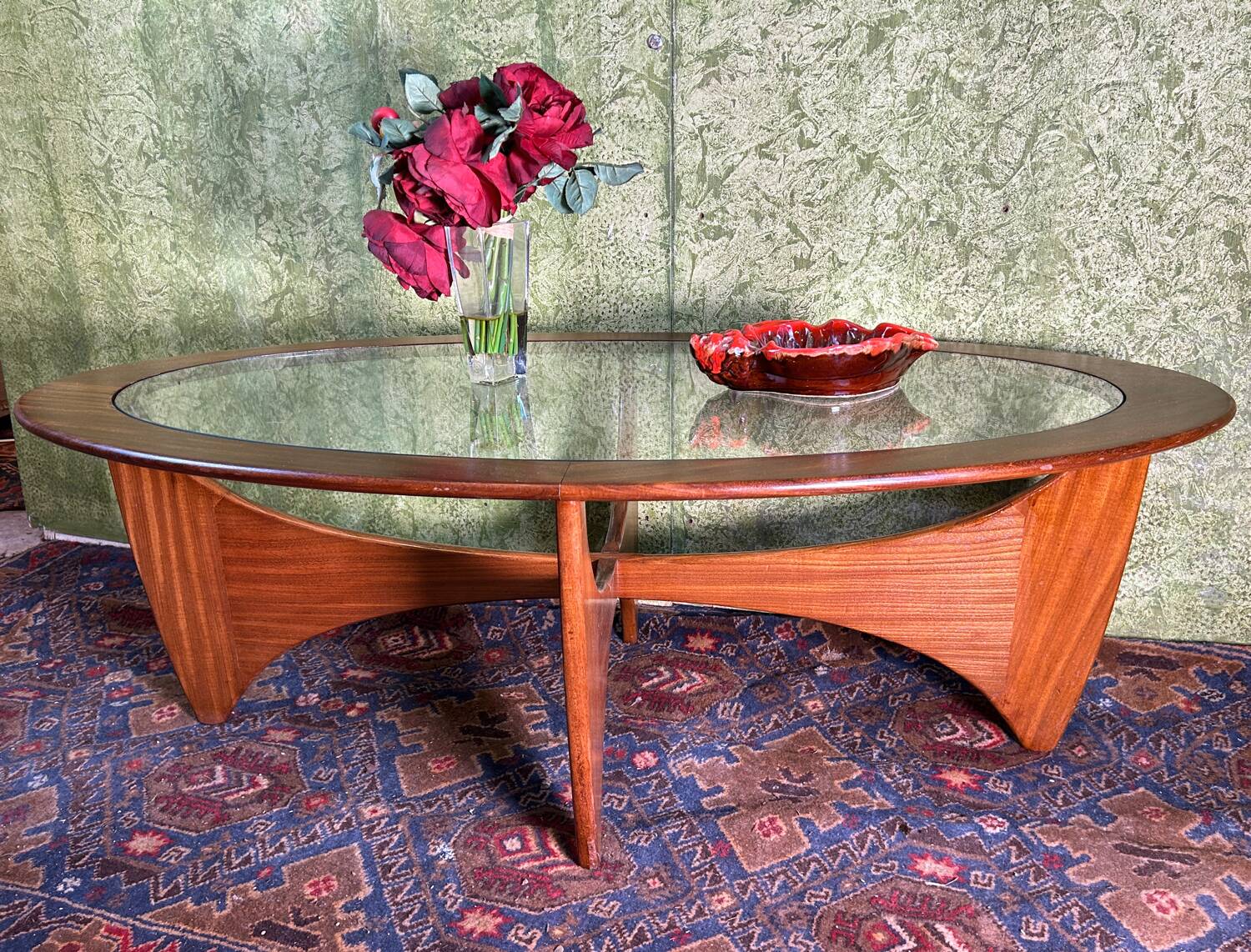 Table basse vintage rétro vintage ovale en teck par GPlan 1960