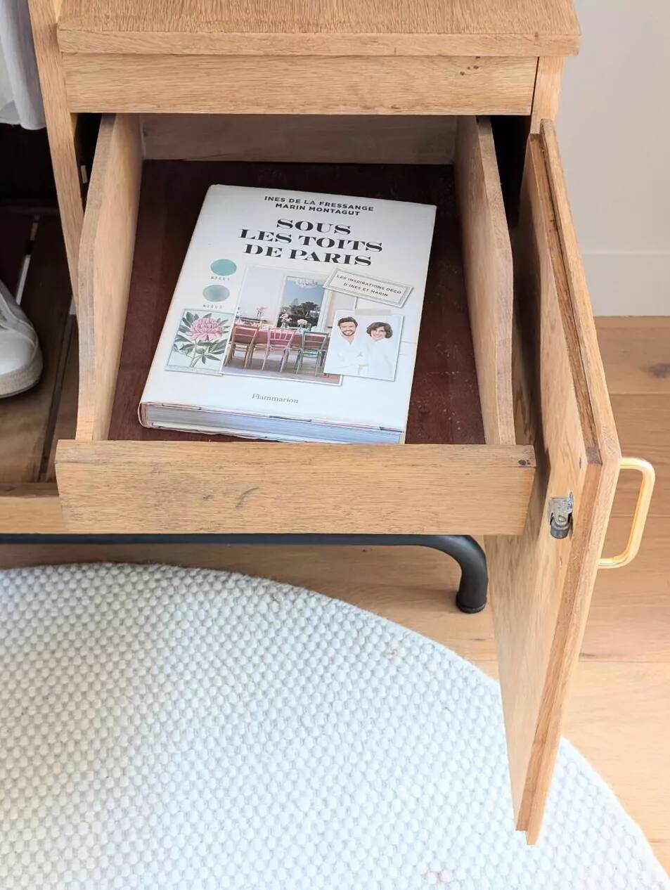 Armoire asymétrique vintage en chêne rénovée