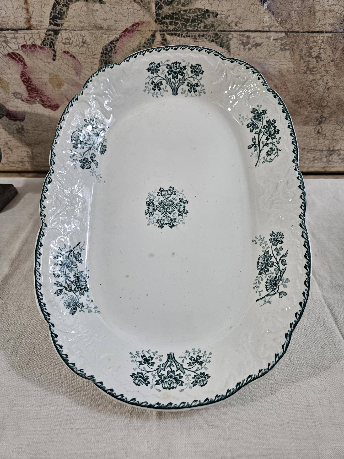 Plat ovale en terre de fer