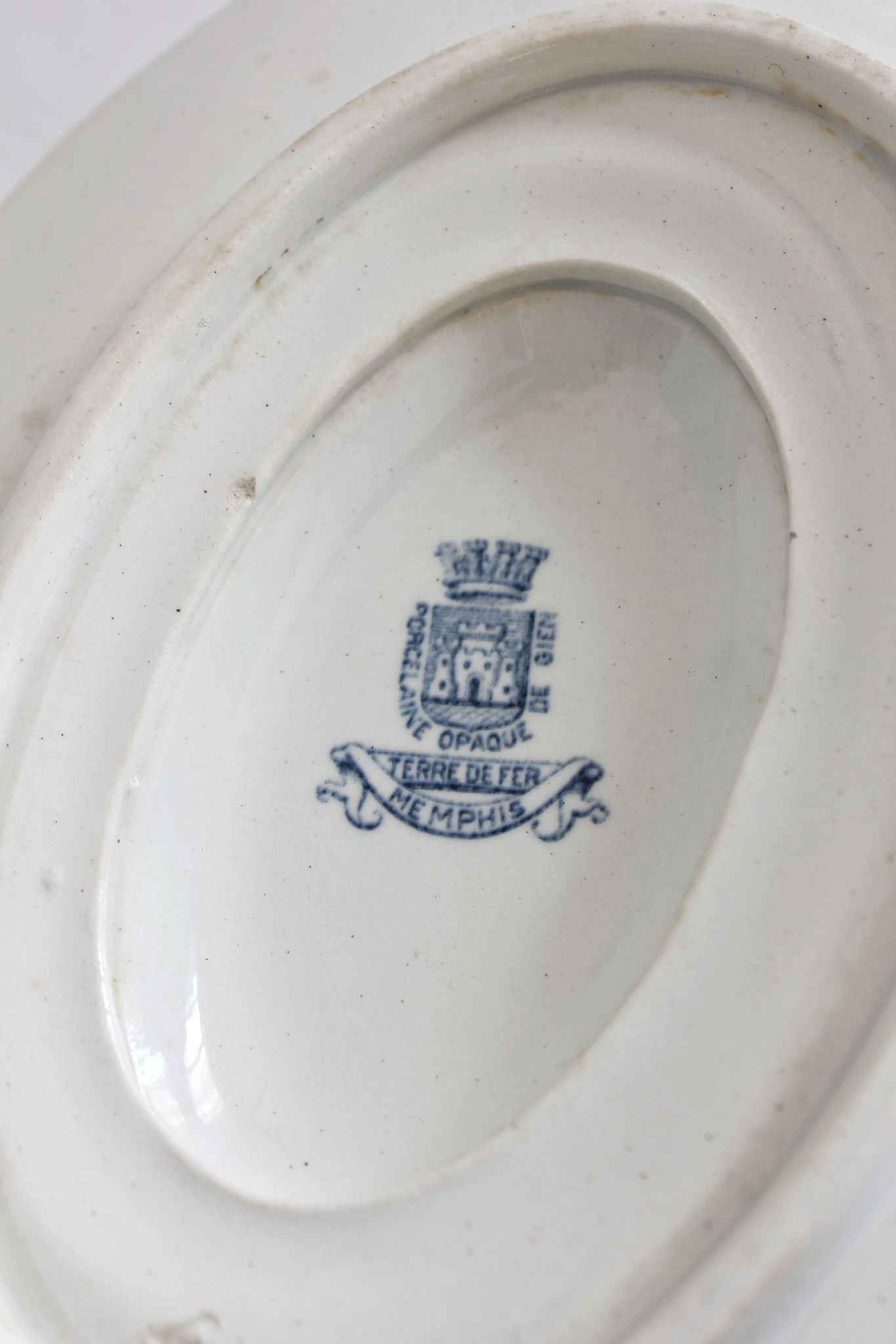 Gien "Memphis" iron clay sauce boat