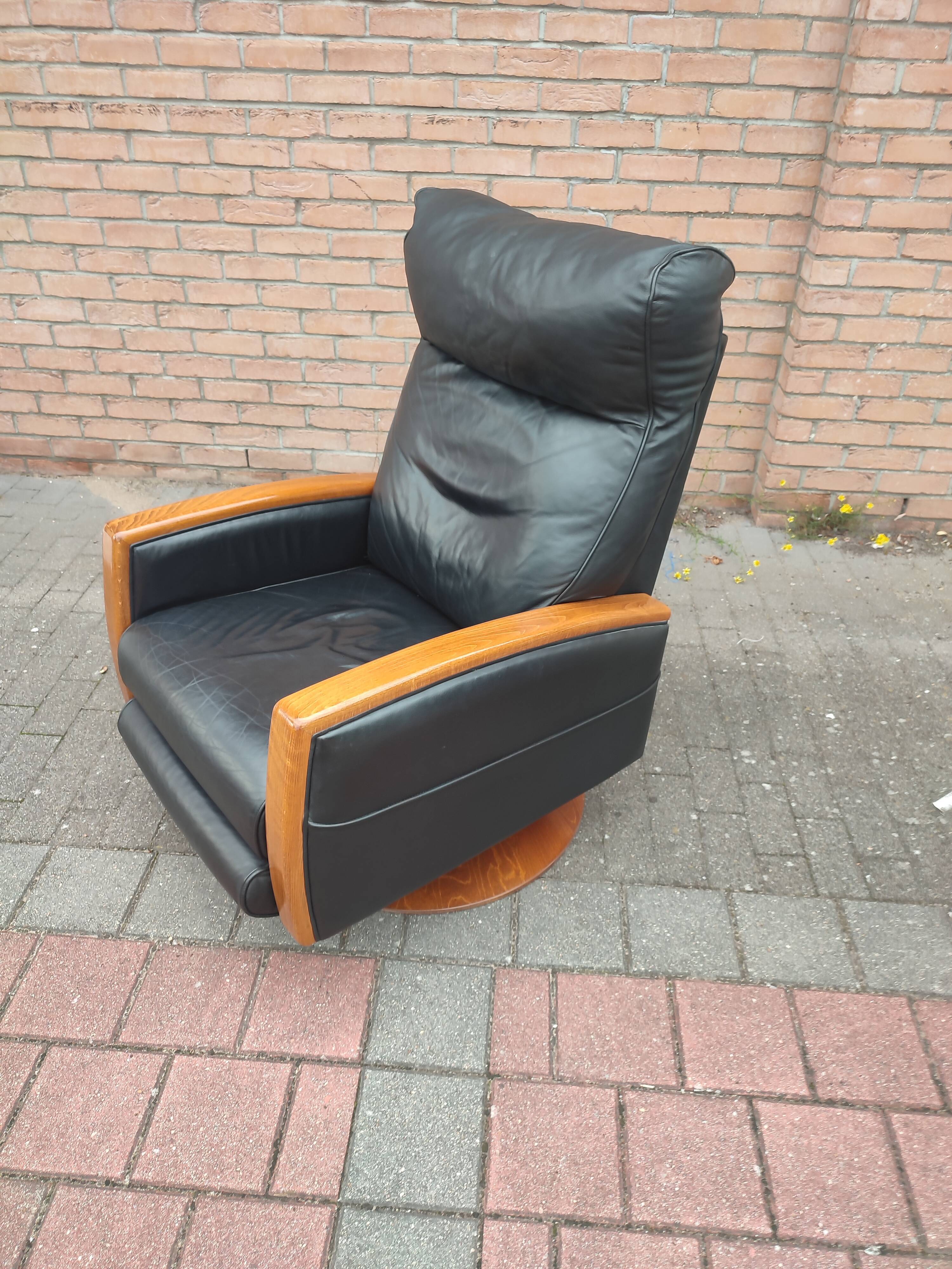 Luxury lusch vintage leather armchair