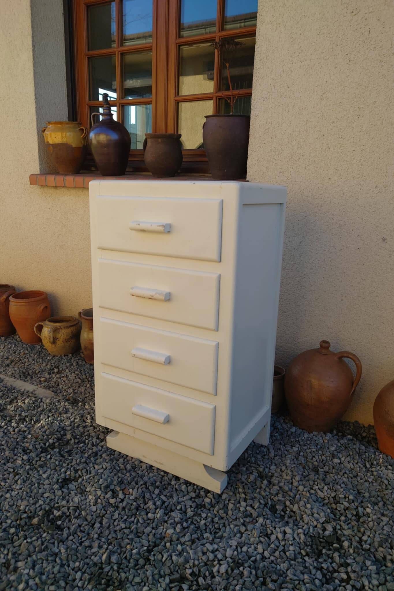 Art Deco chest of drawers in white painted wood with 4 drawers