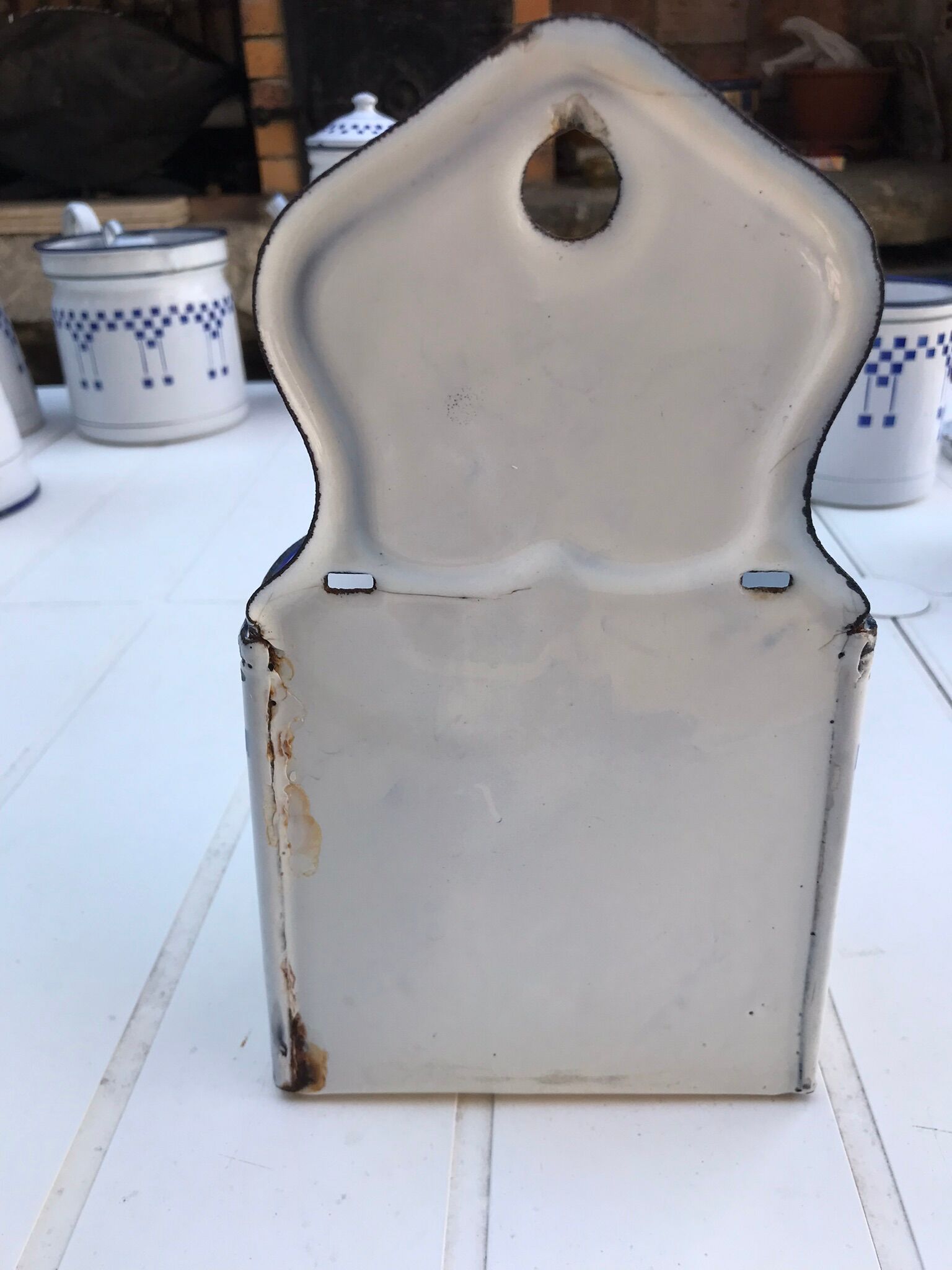 Lustucru enamelled series