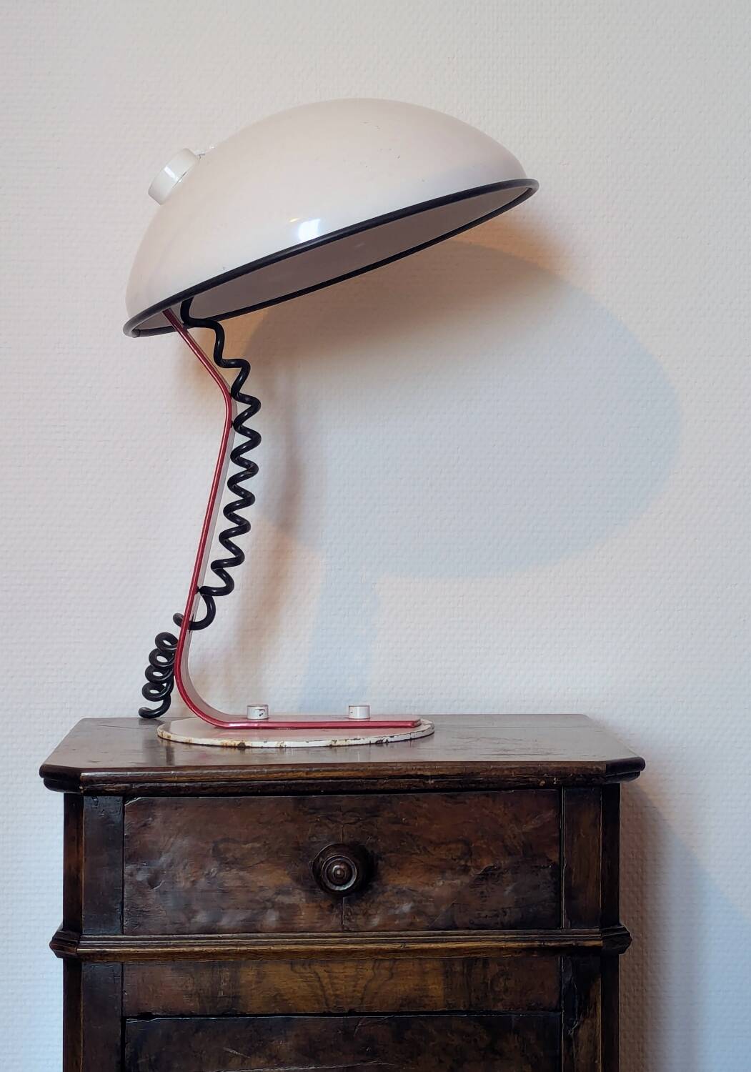 Sculptural Lamp "Snake" – Memphis & Postmodern Aesthetic – Massive
