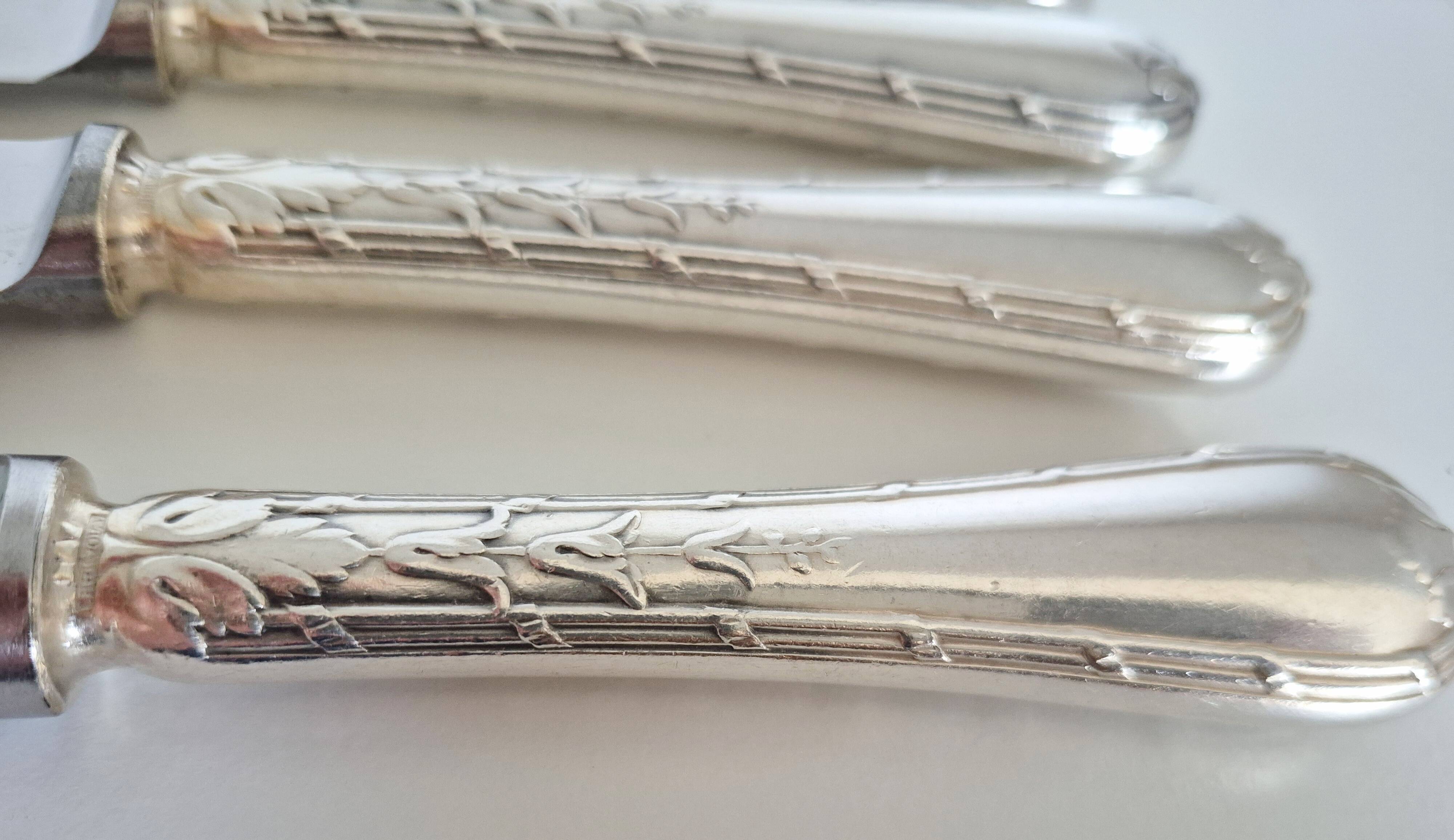 Lot de 6 couteaux de table Christofle ,  lame inox et manche en argent