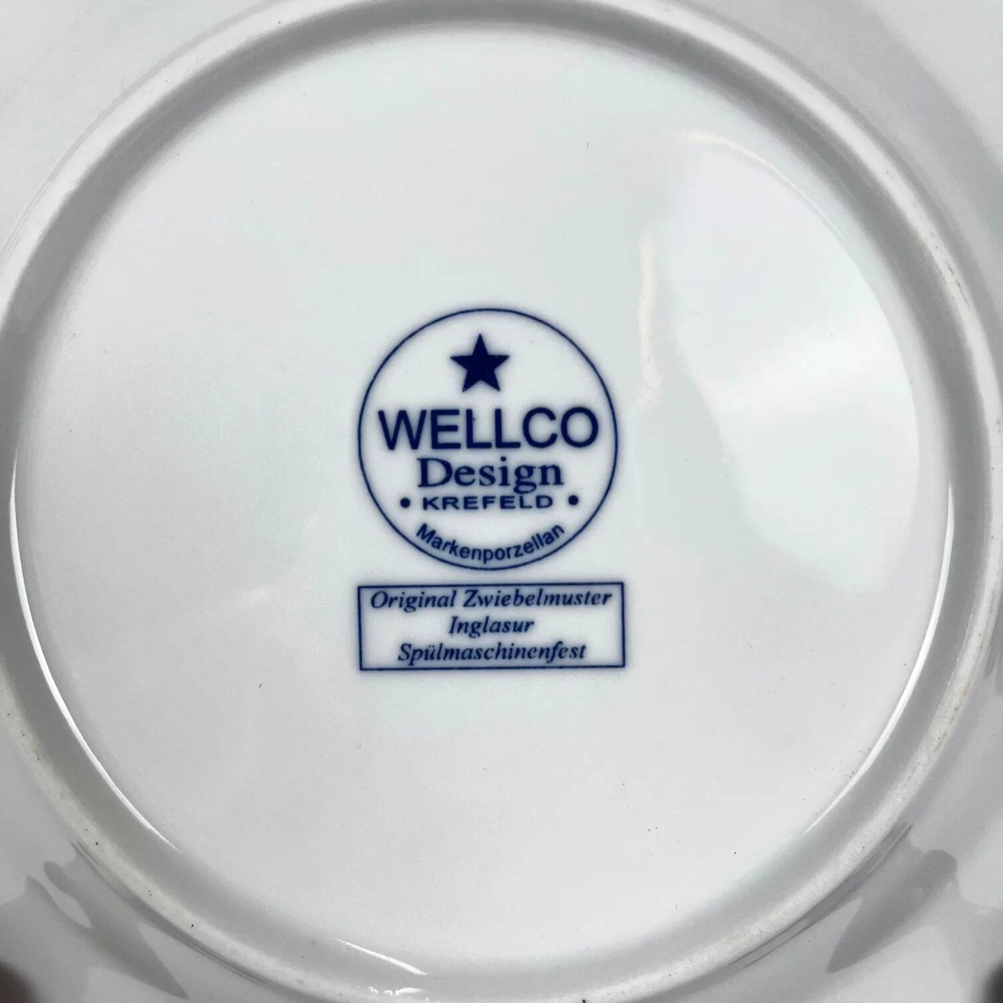 Set of 5 dessert plates with blue onion pattern by Wellco, porcelain.