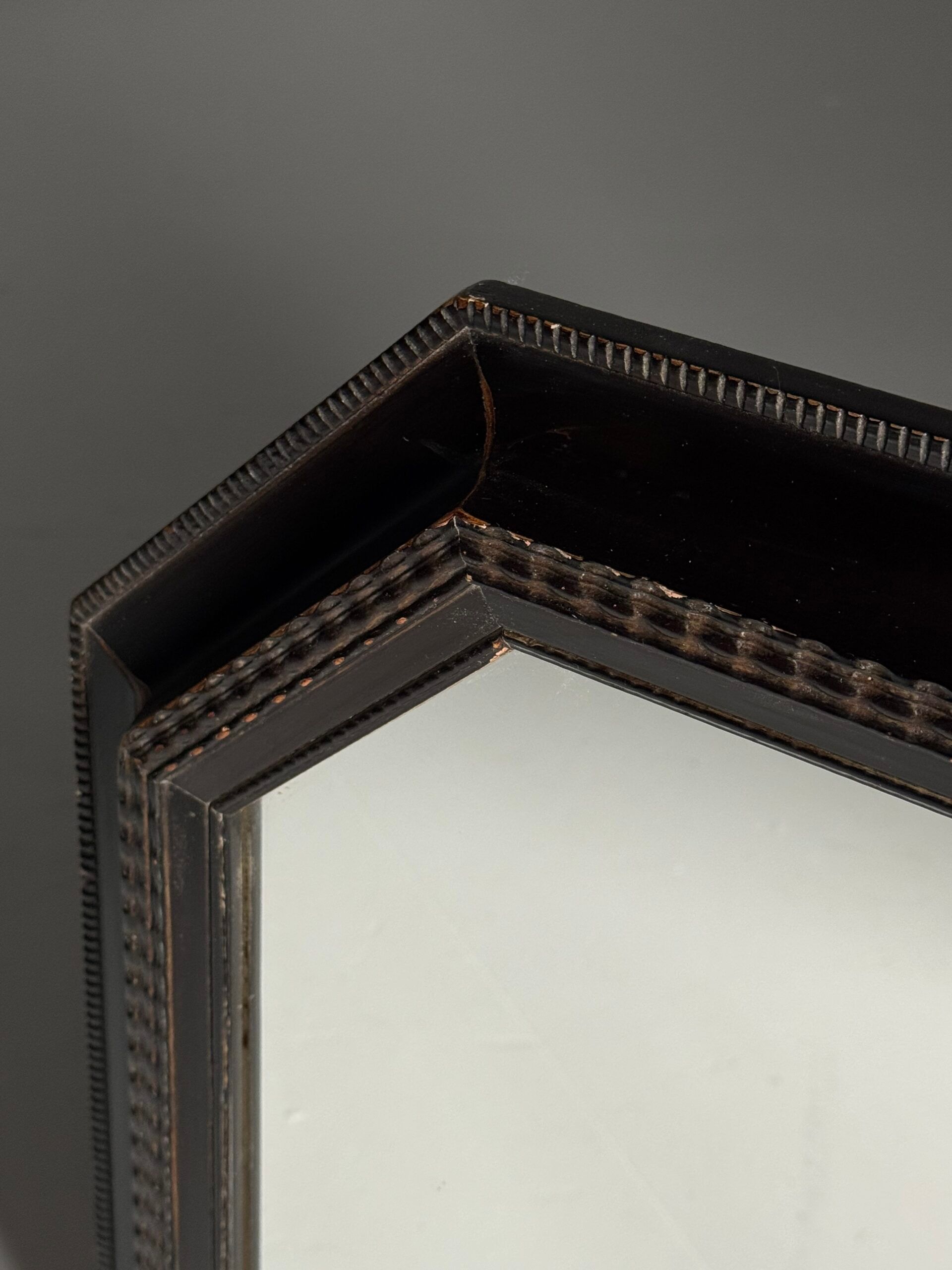 Ripple frame mirror octagonal