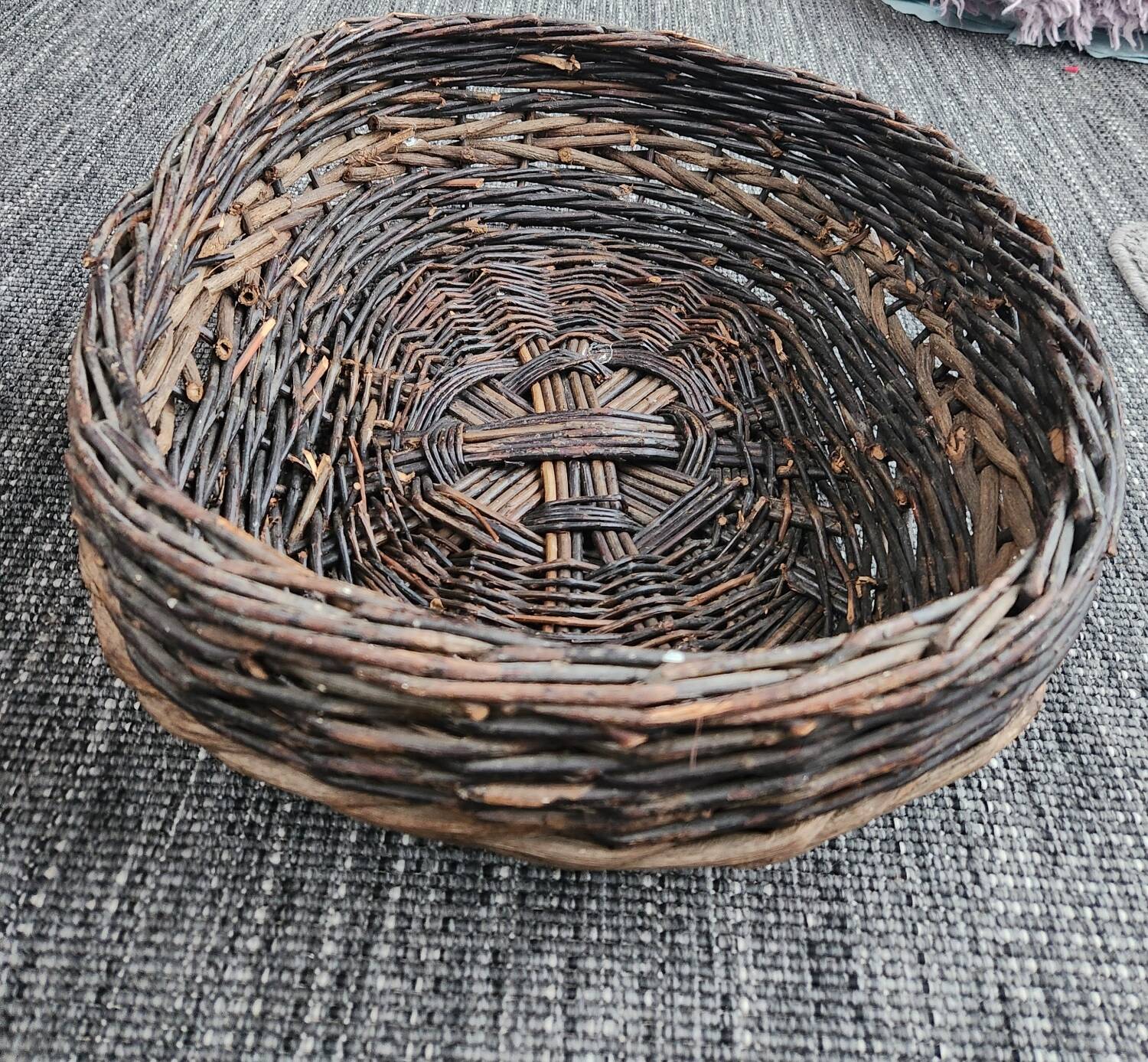 Oval wicker basket