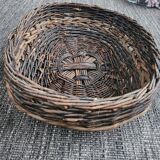 Oval wicker basket