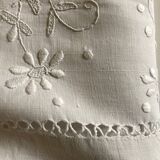Spring cloth in linen canvas embroidered with daisies 1950