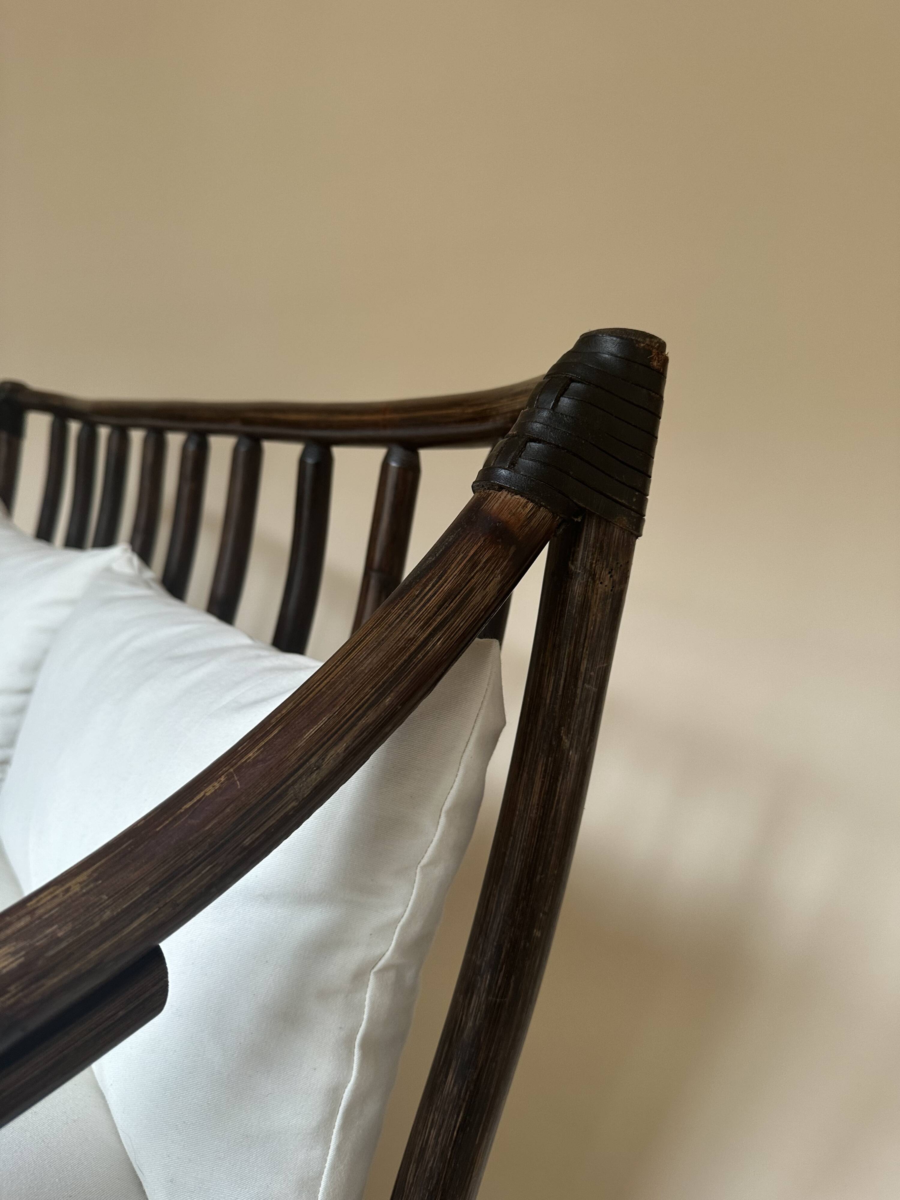 Two-seater rattan bench