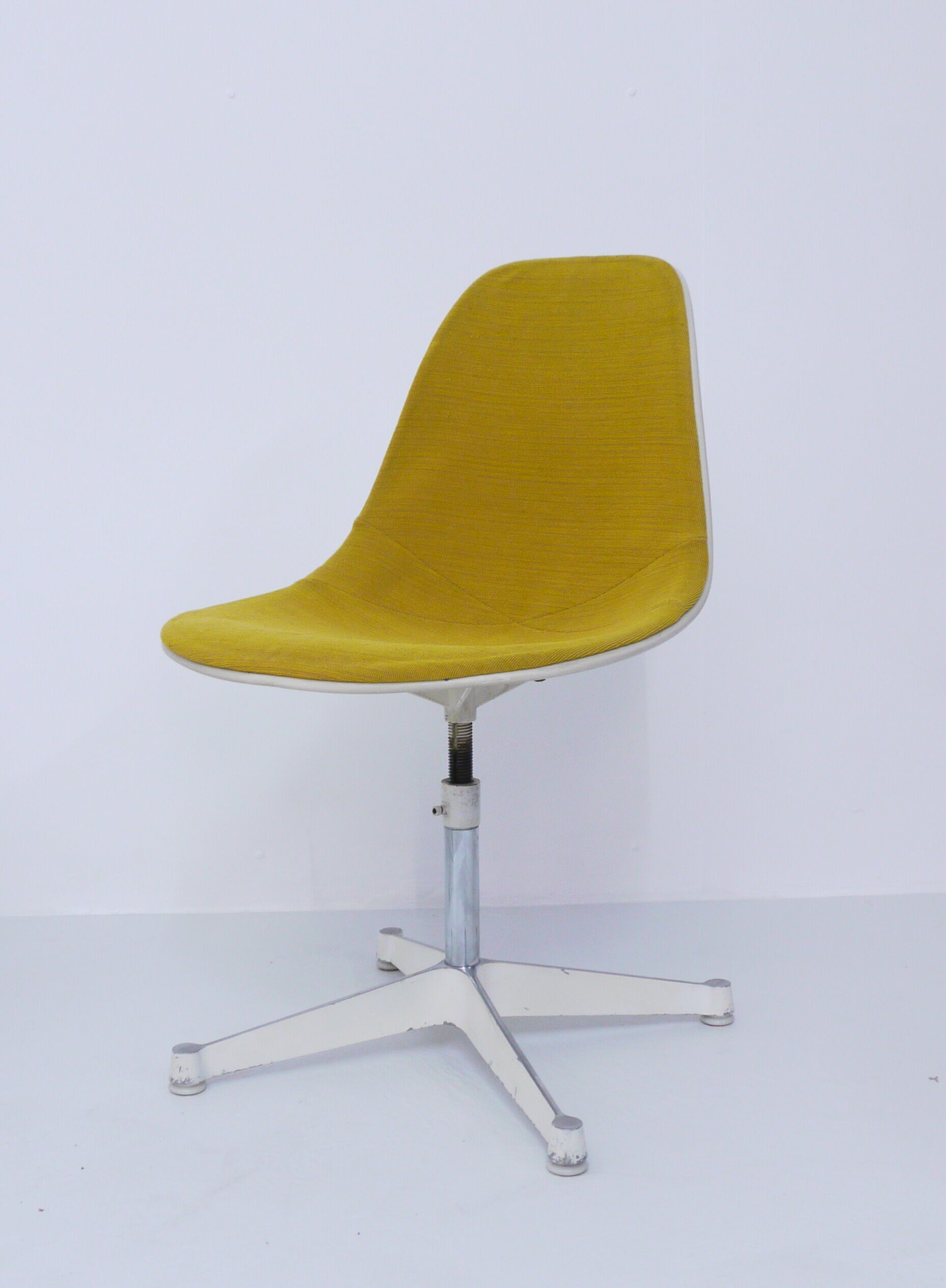 Dining set by Charles et Ray Eames for Herman Miller, 1970