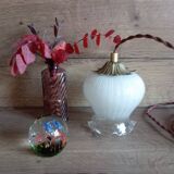 Lampe baladeuse globe opalin blanc, style art déco, cordon textile marron