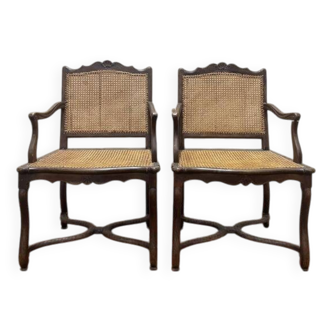 Paire de fauteuils de style Louis XIII en bois et cannage