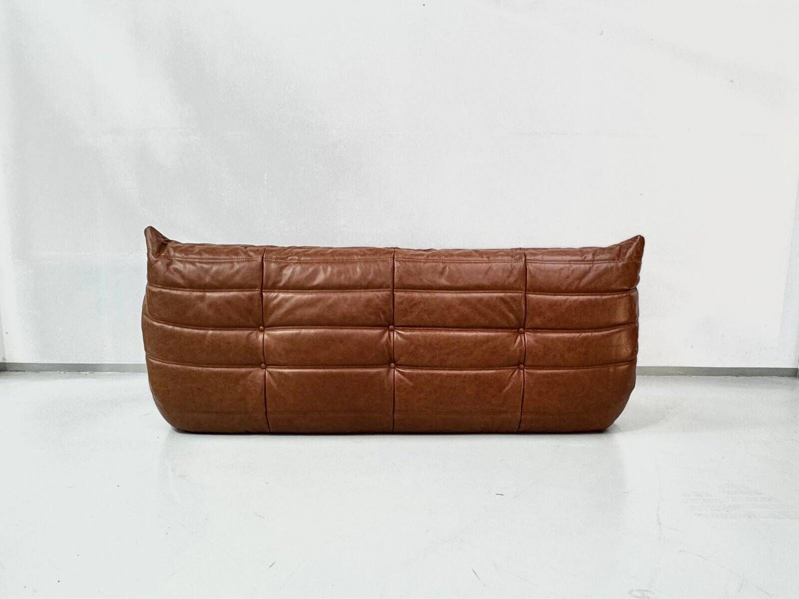 Canapé Togo en cuir cognac attribué à Michel Ducaroy pour Ligne Roset.