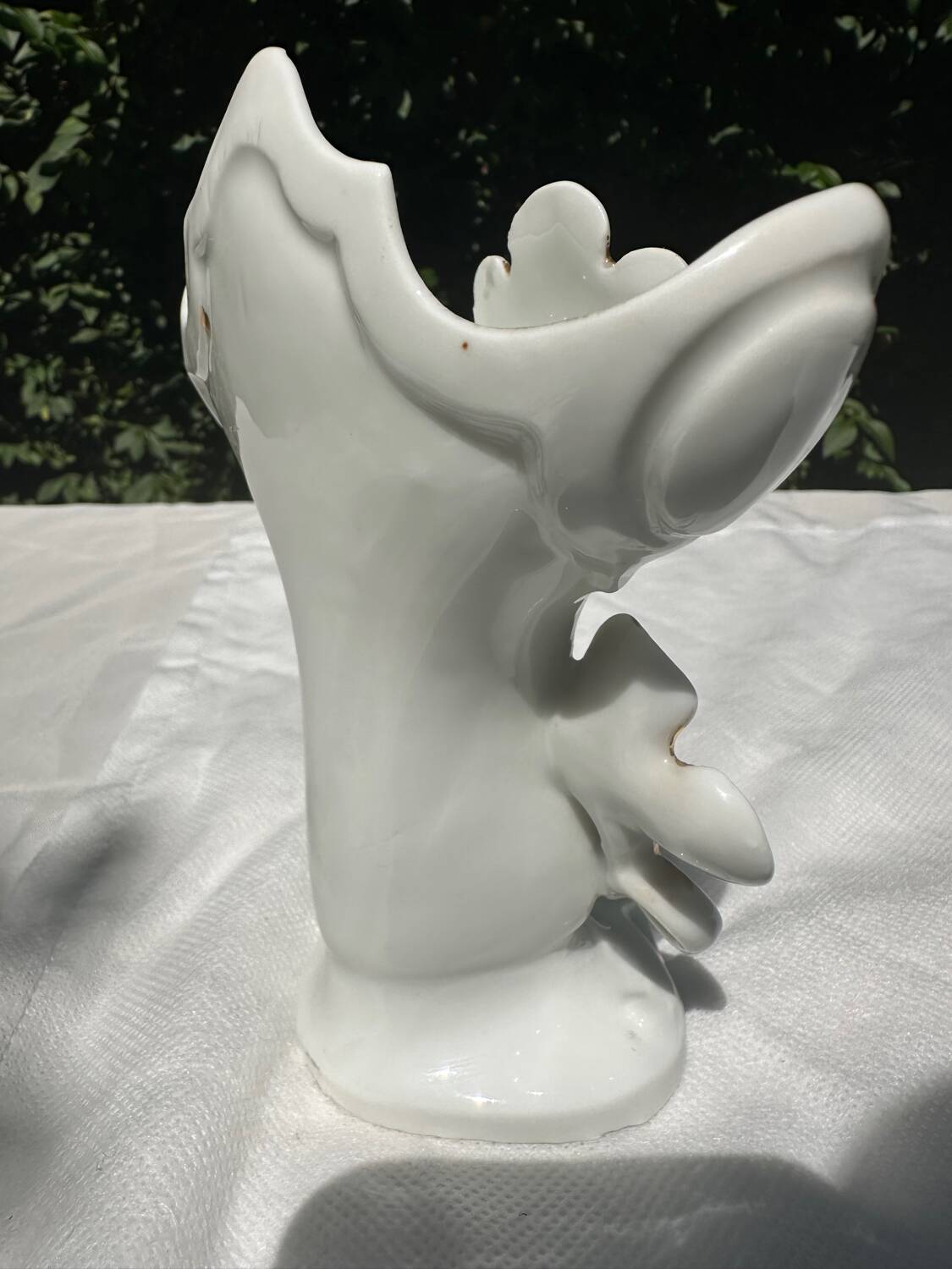Small White and Gold Porcelain Wedding Vase decorated with Clovers H 16 cm