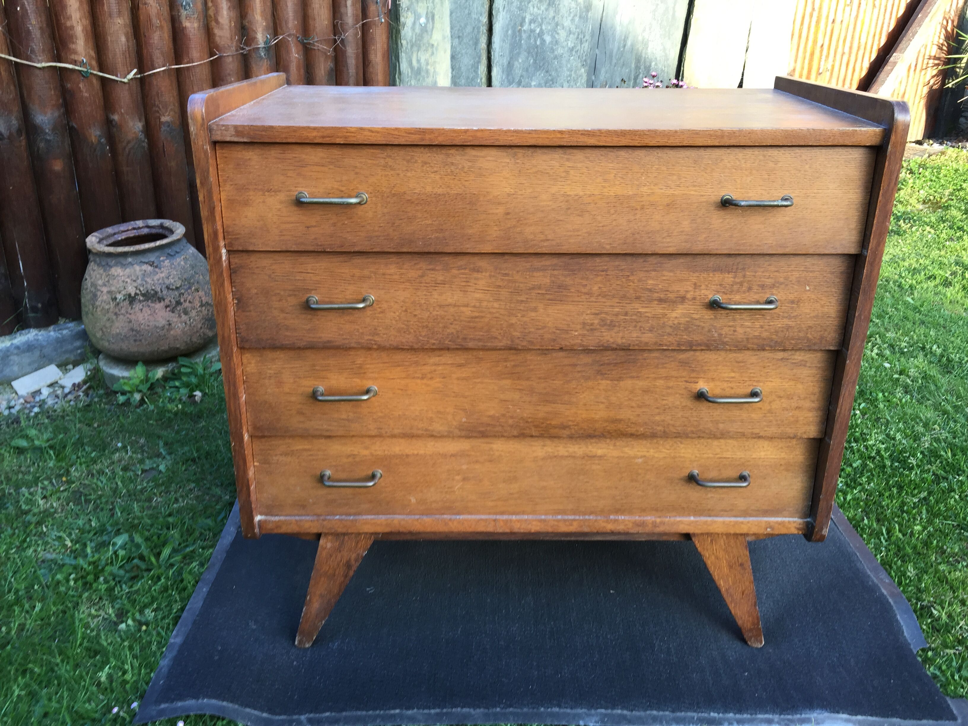 Commode vintage à pieds compas en chêne