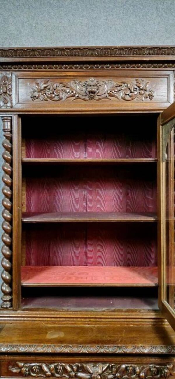 Meuble vitrine de pavillon de chasse style Louis XIII en chene vers 1850