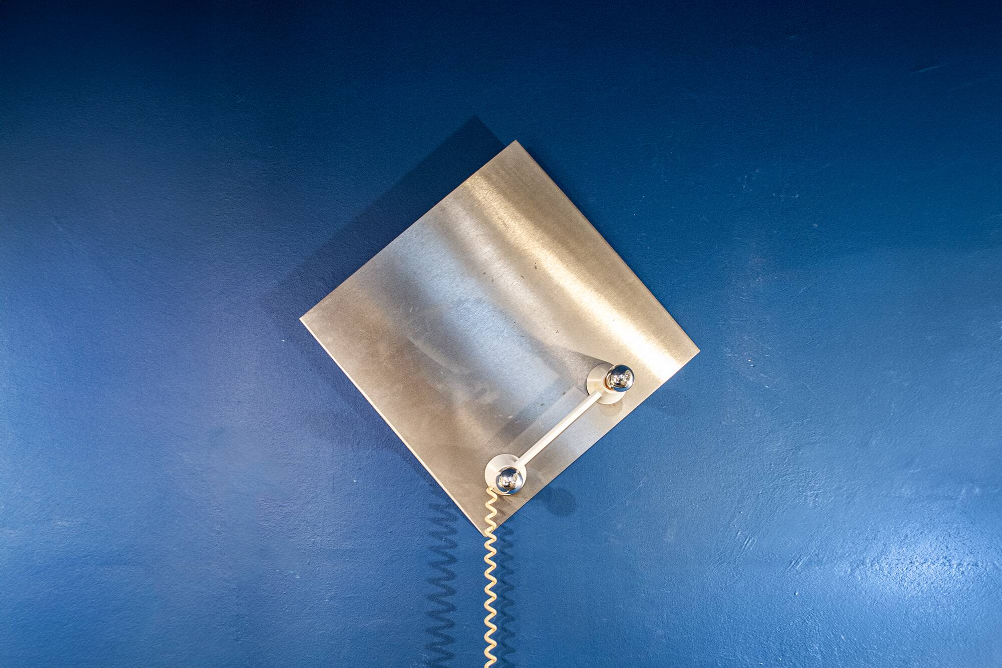 Applique des années 1970 à deux lumières en acier magnétique