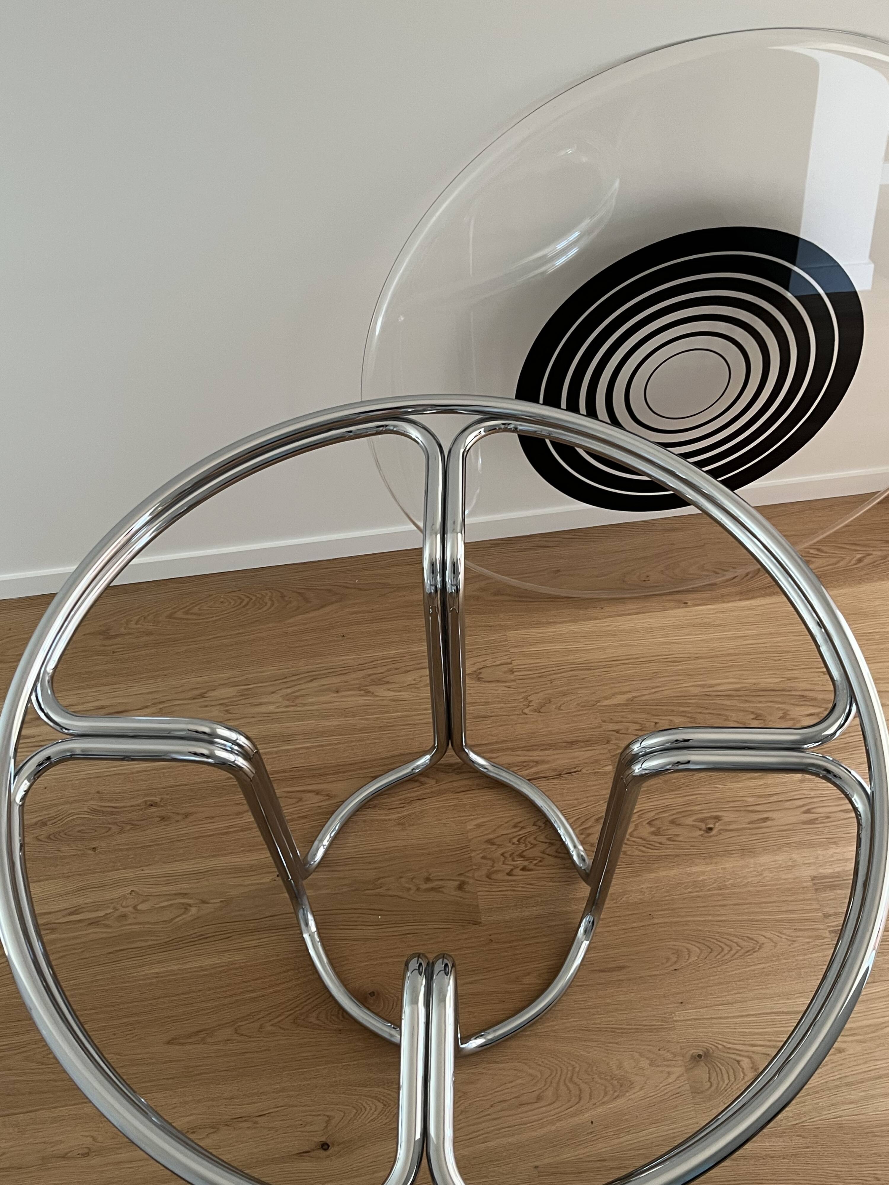 1970s dining table designed by Harvey Guzzini