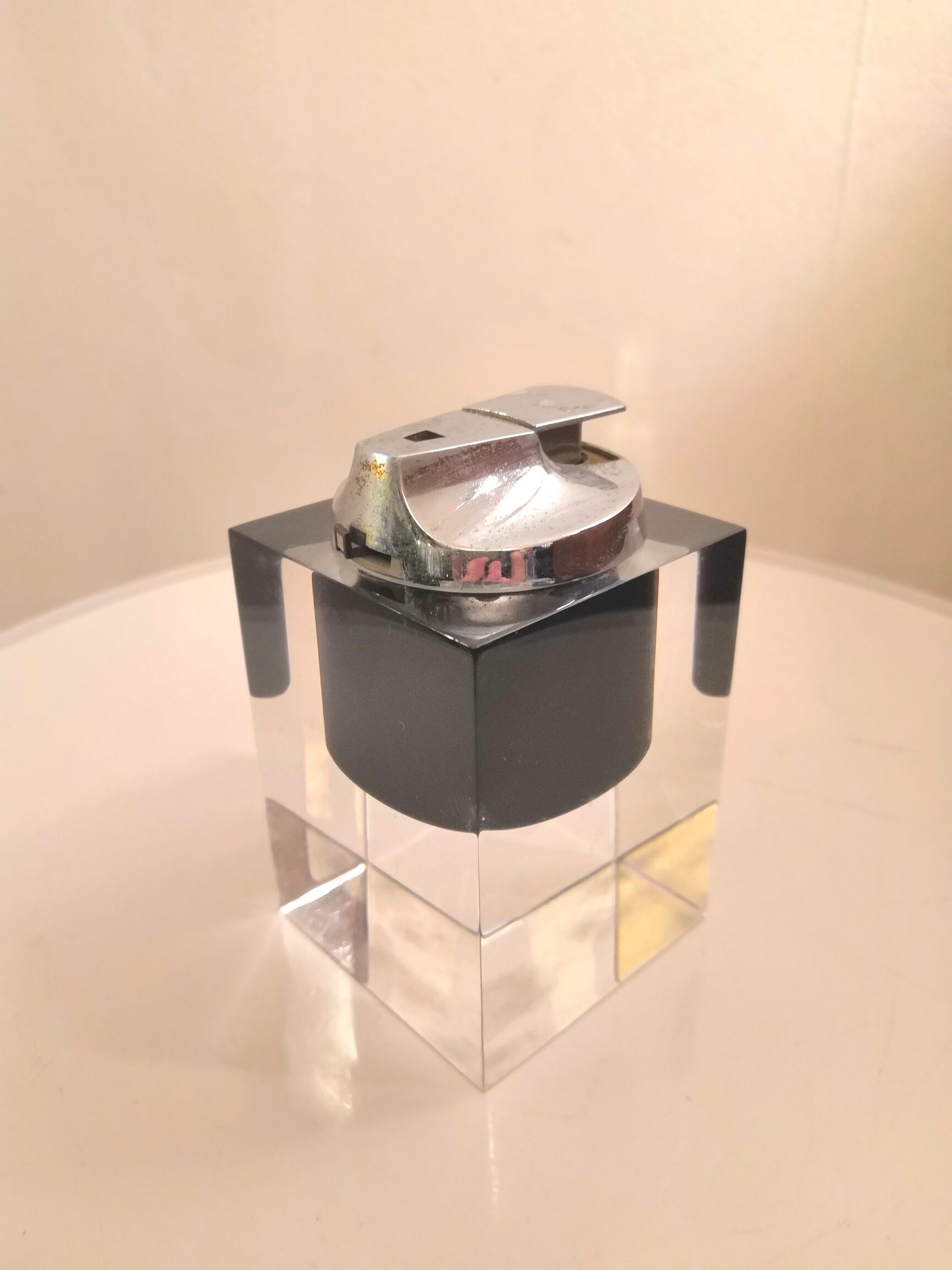 Plexiglas lighter design Ronson years 60 - 70