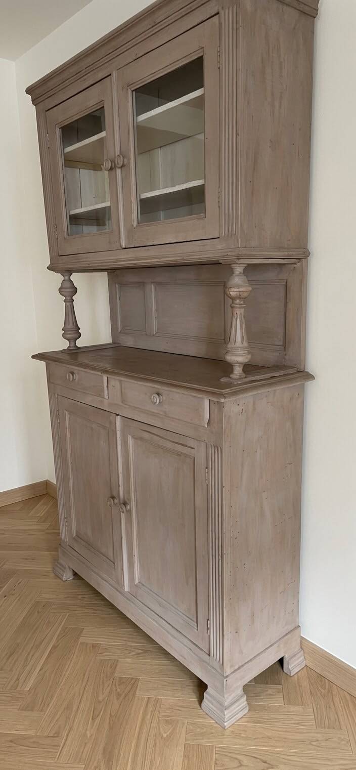 Vaisselier ancien années 1930 en bois gris