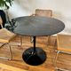 Table noire Tulipe Saarinen Knoll 90cm en marbre