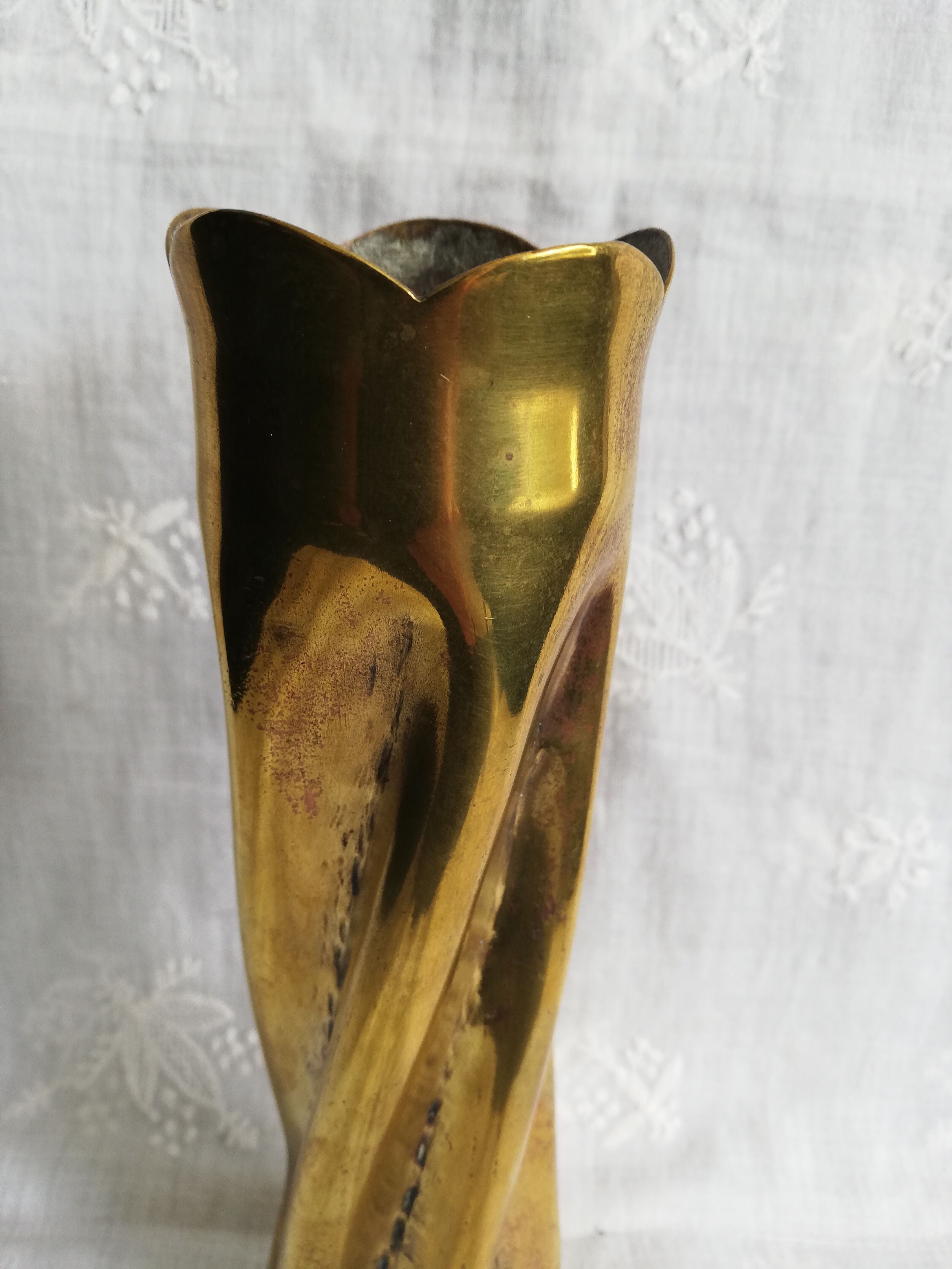 Twisted shell casing