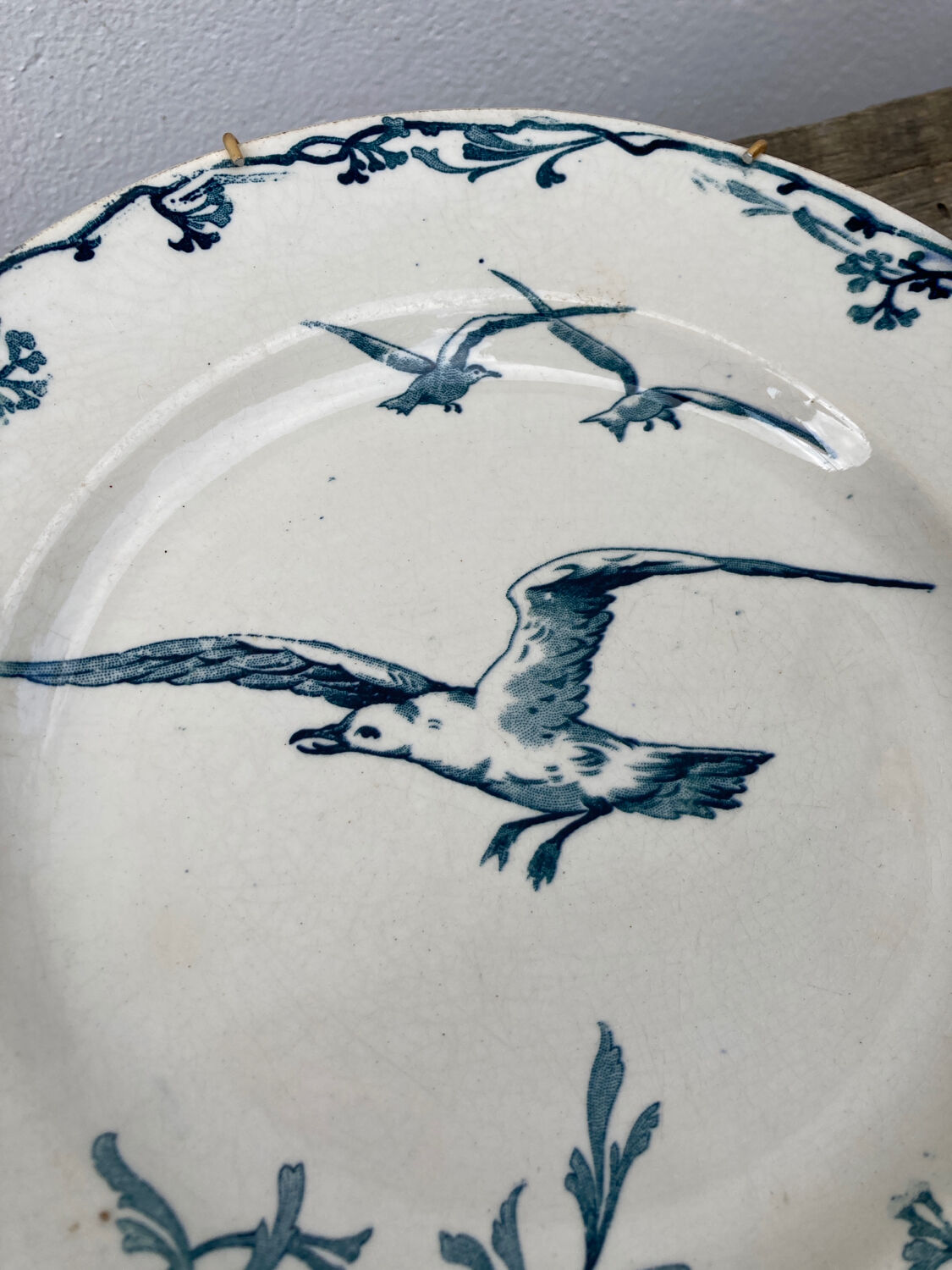 Iron earth plate Gien patterns seagulls and shell old mural