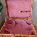 Two-coloured wicker trunk