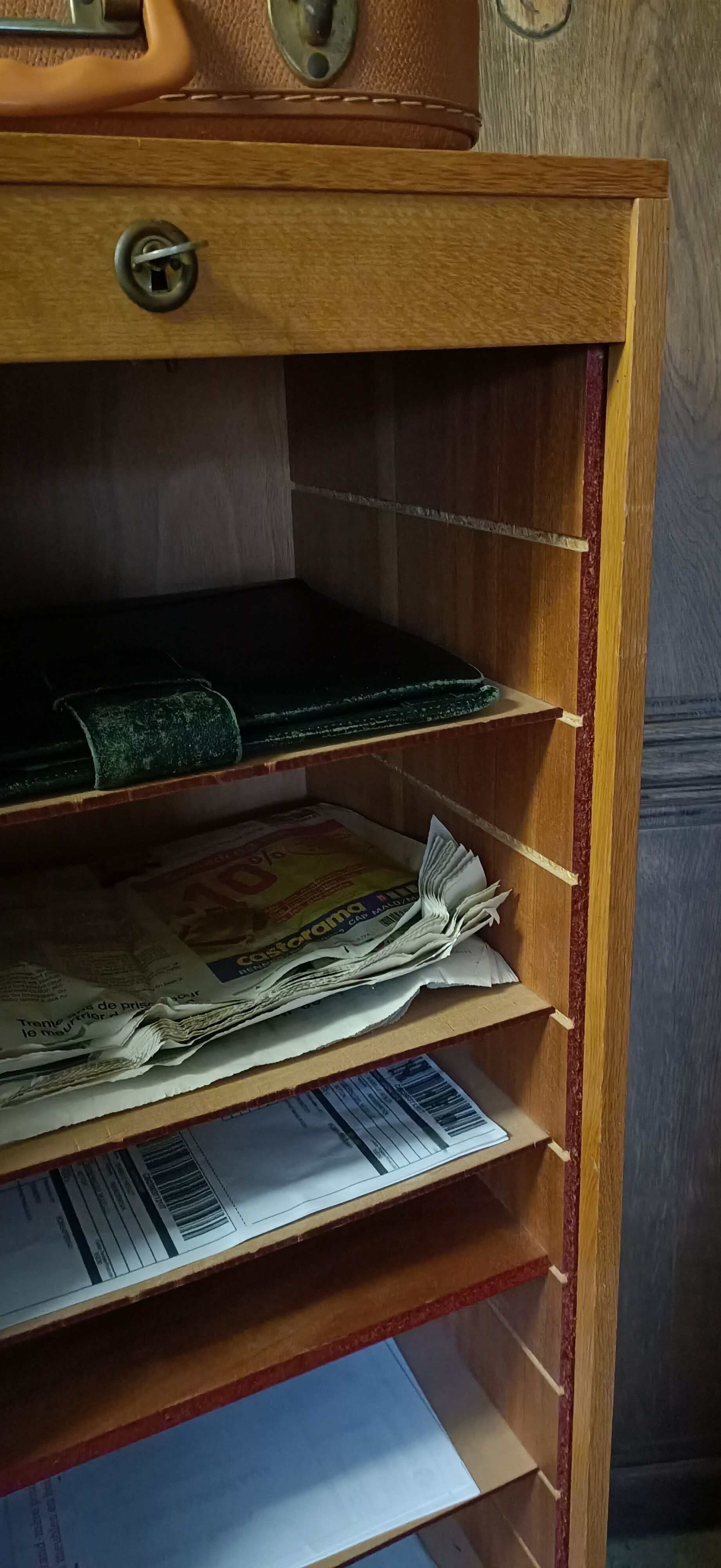 Vintage curtain binder