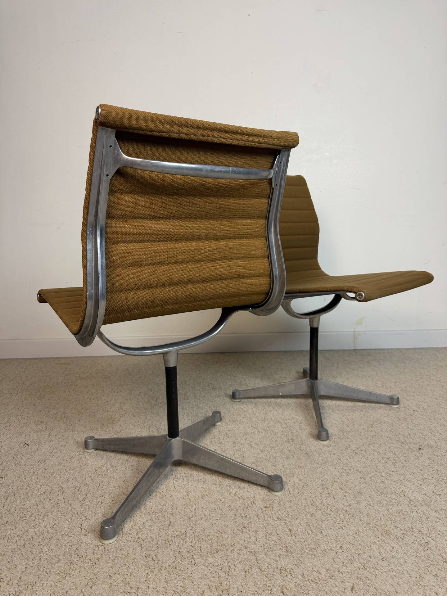 Lot de 5 chaises Herman Miller Aluminium Group – Charles & Ray Eames