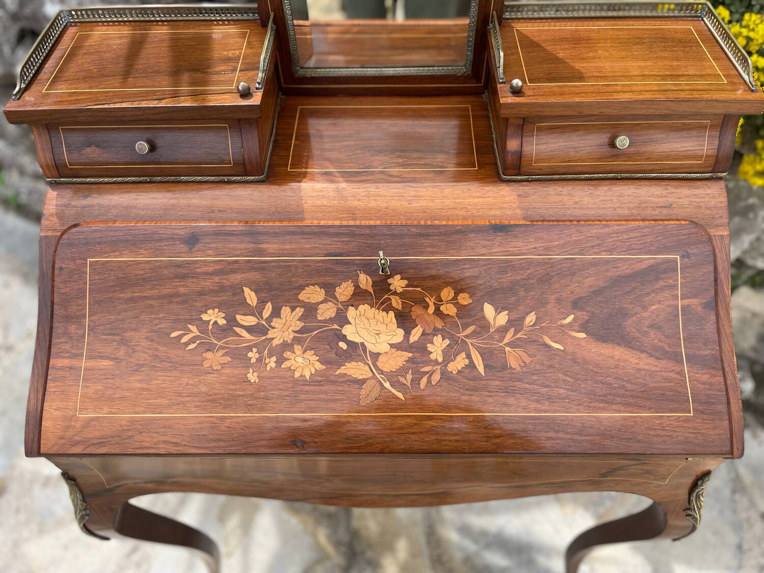 Petit bureau de Dame de style Louis XV époque XIXeme siècle