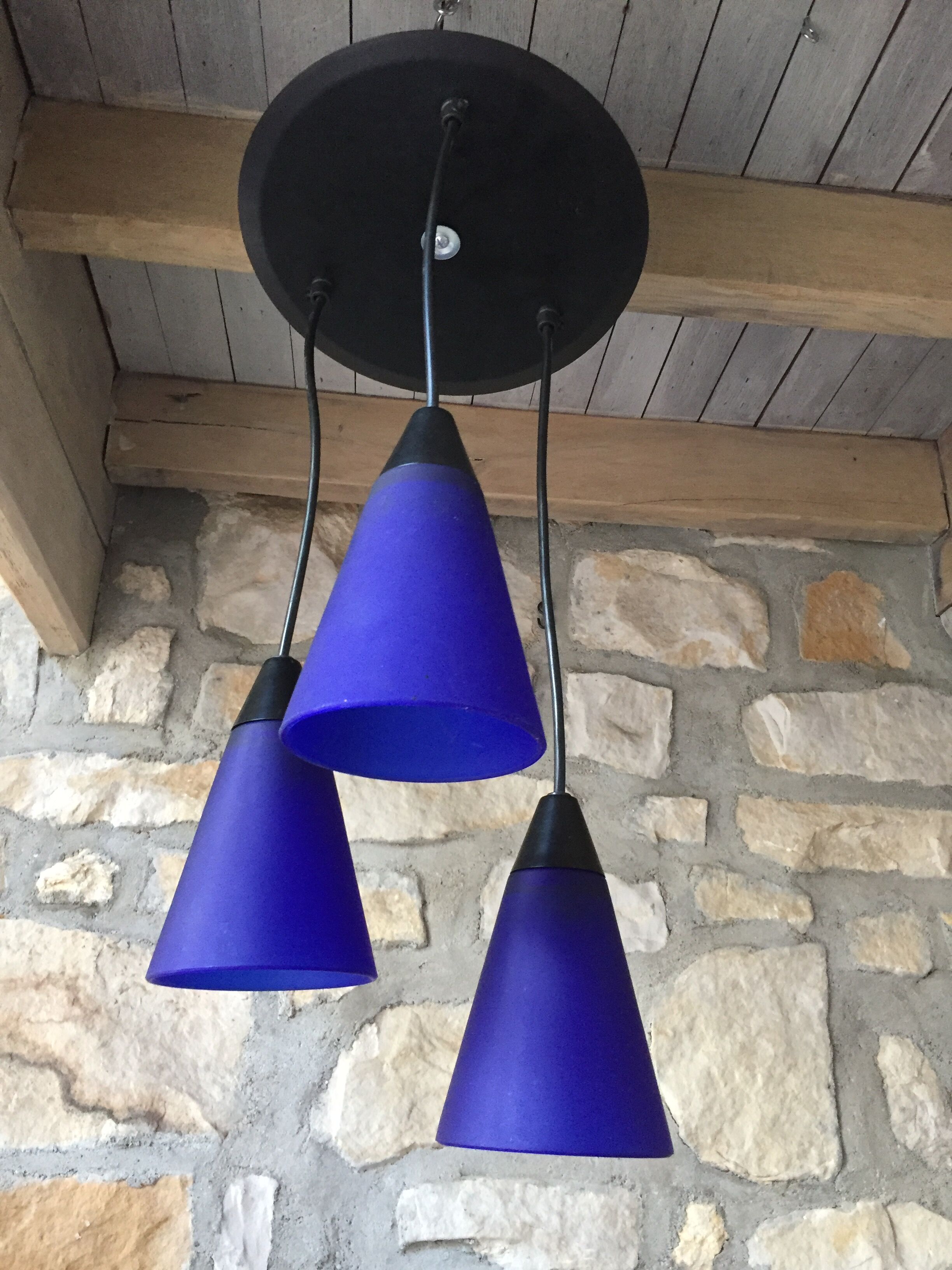 Suspension in frosted glass