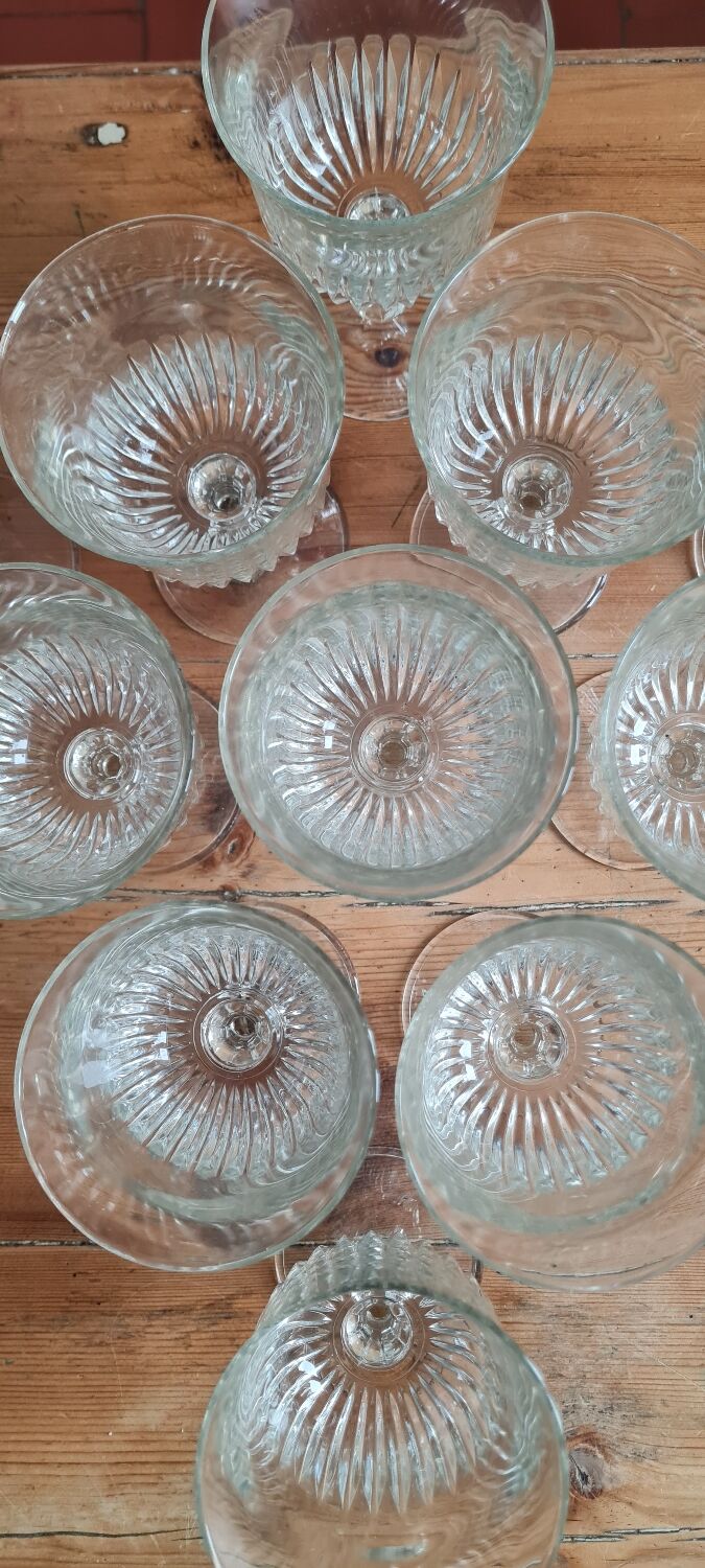 Service de 11 verres à eau en verre ciselé