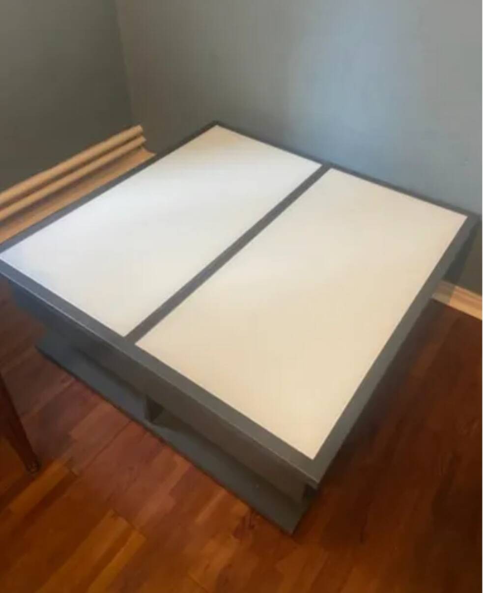 Extendable coffee table
