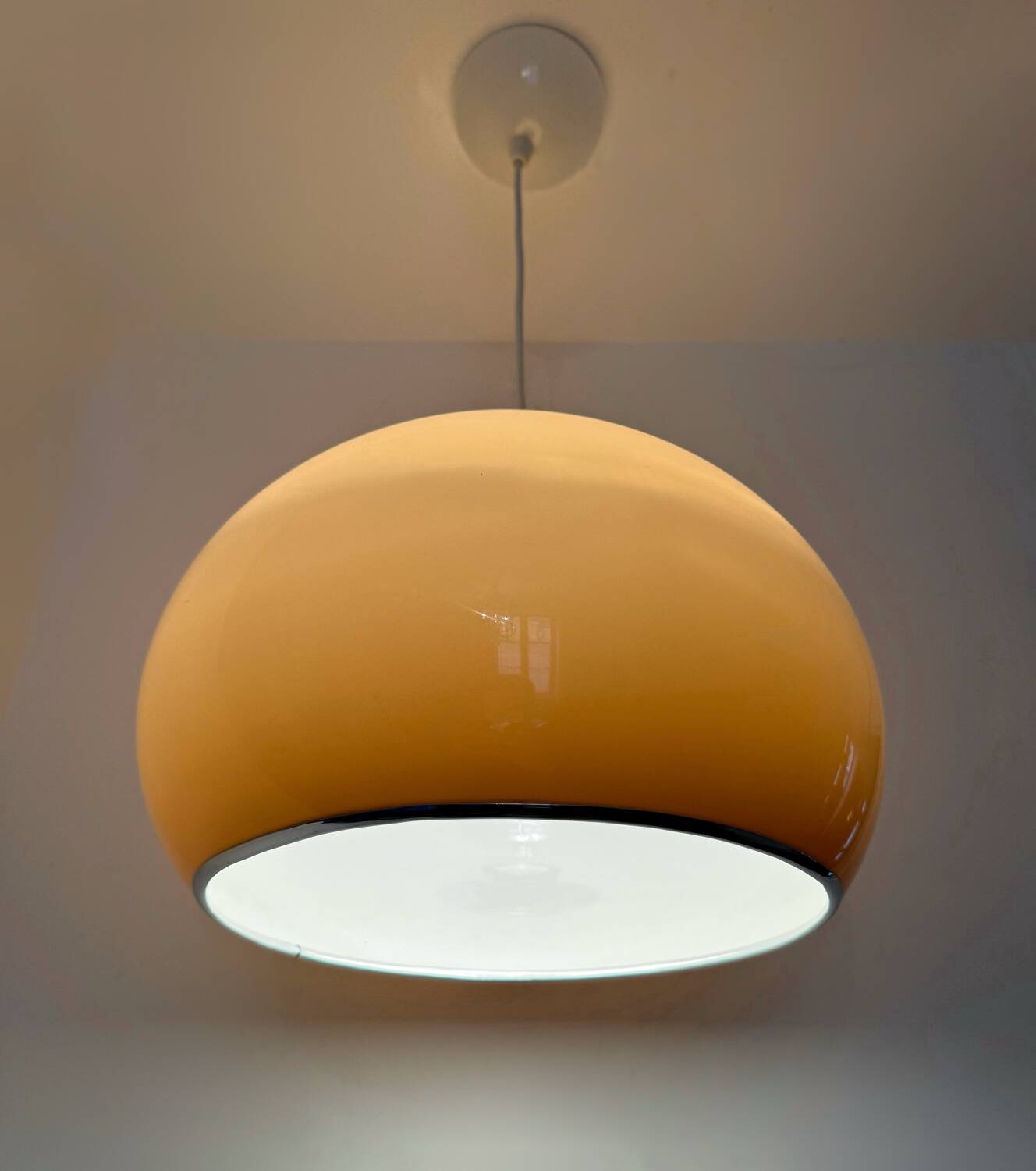 Italian design pendant light from the 70s