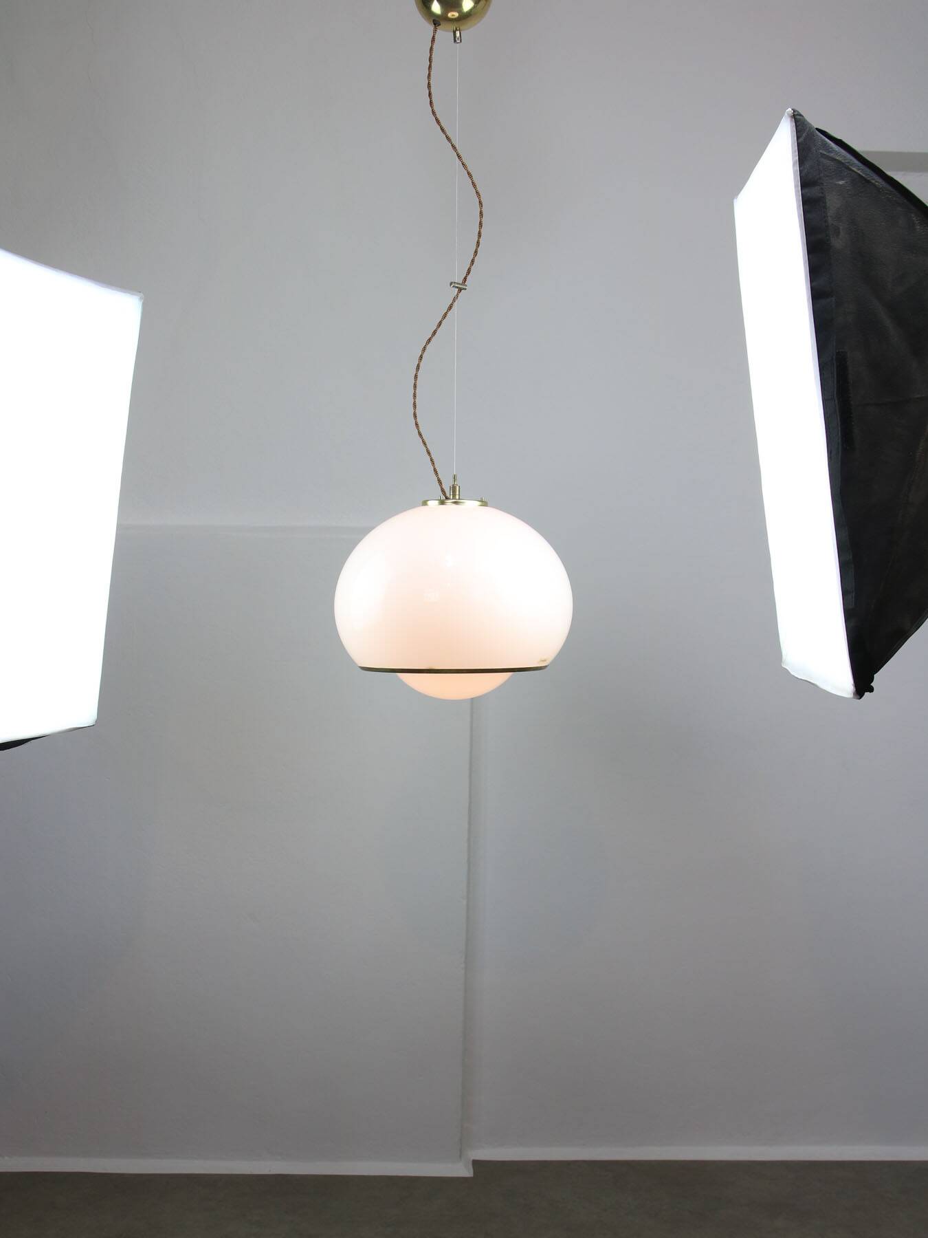 Rare White & Golden Bud Lamp by Luigi Massoni for Guzzini, 1960s