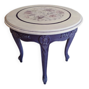 table ronde violette décorée à la main