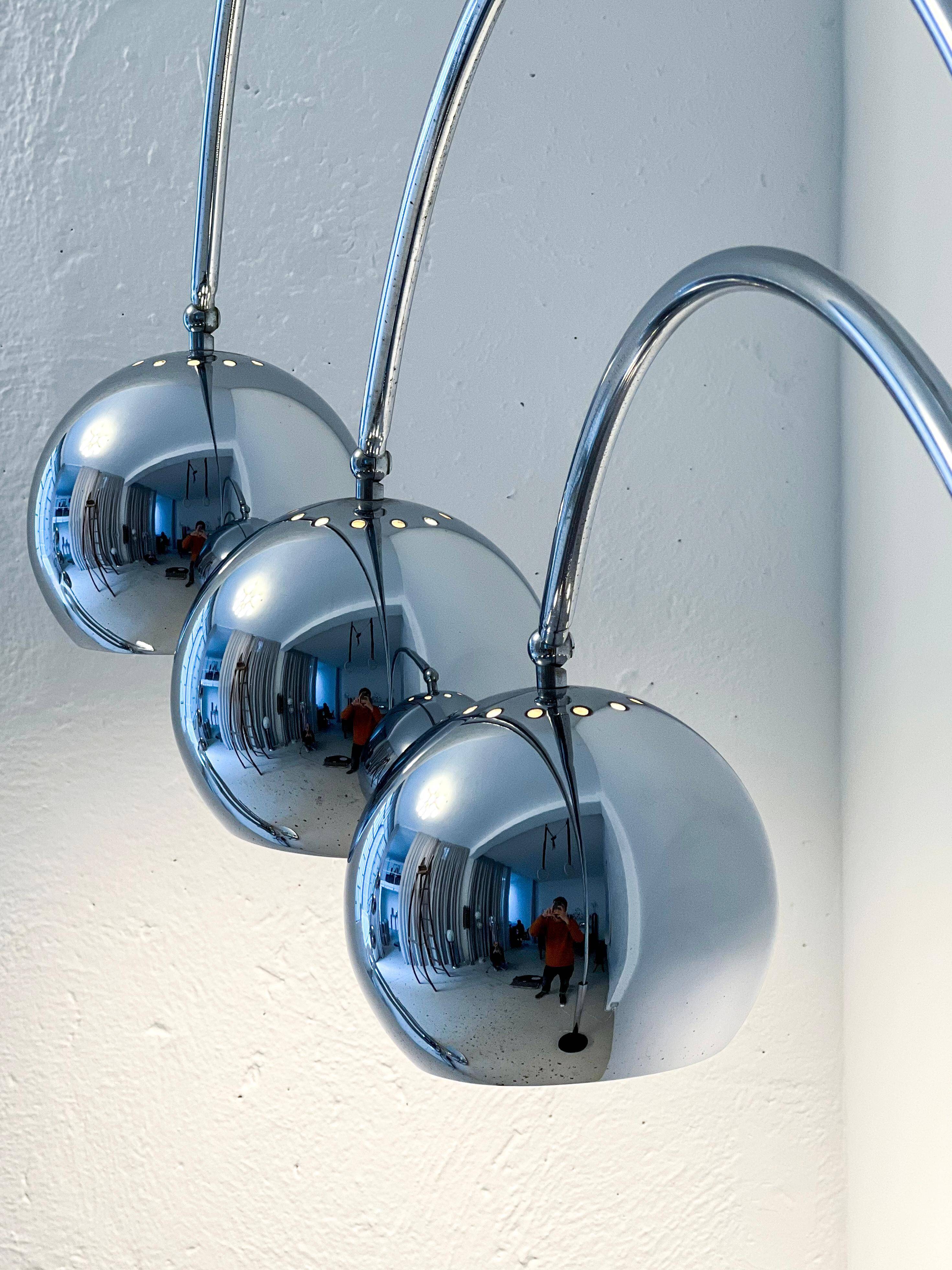 Sculptural Space Age Arco Floor Lamp, Chrome Metal, Three Lights, Reggiani