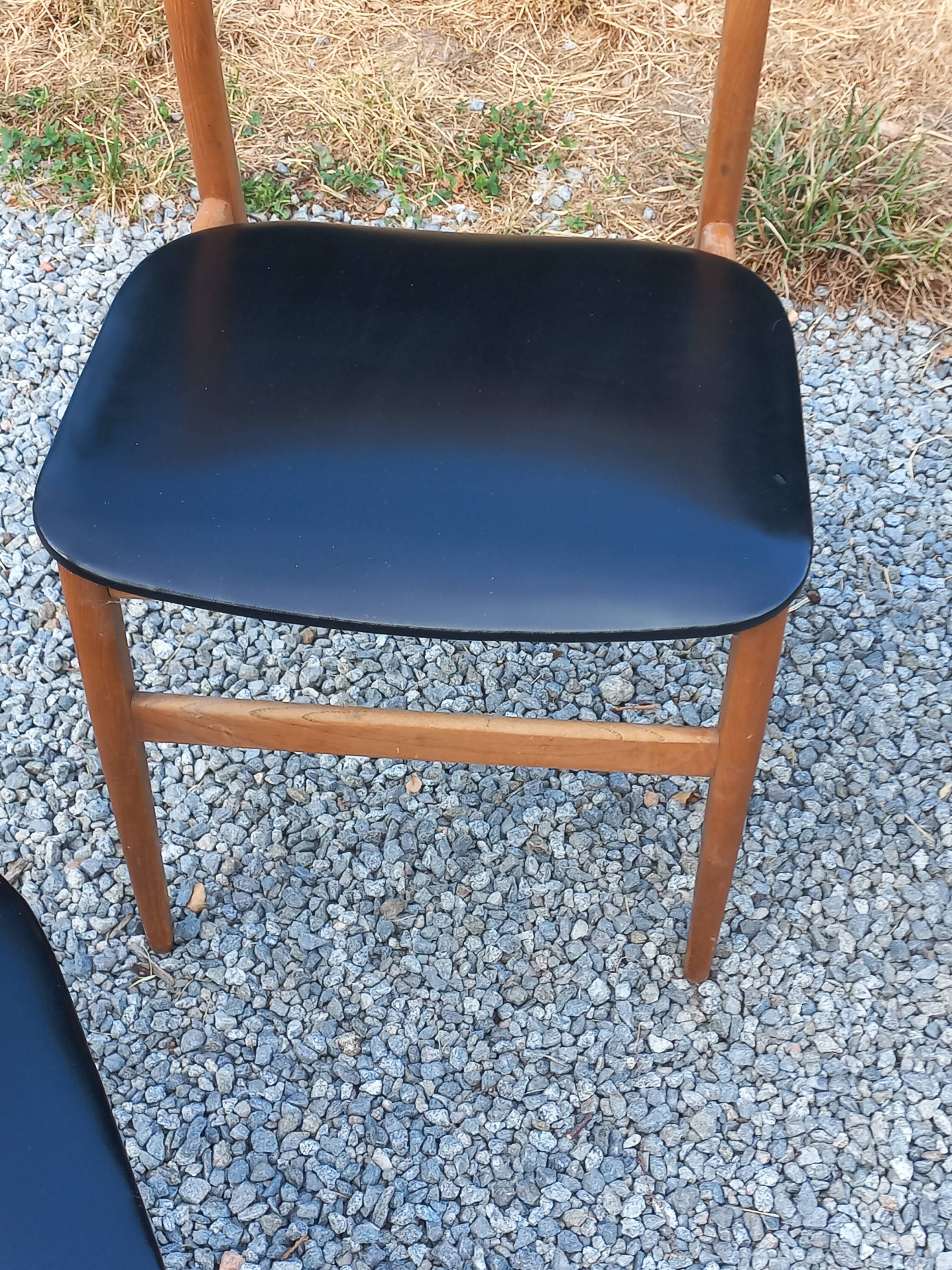 Set of 4 Scandinavian-style teak chairs from the 1970s.