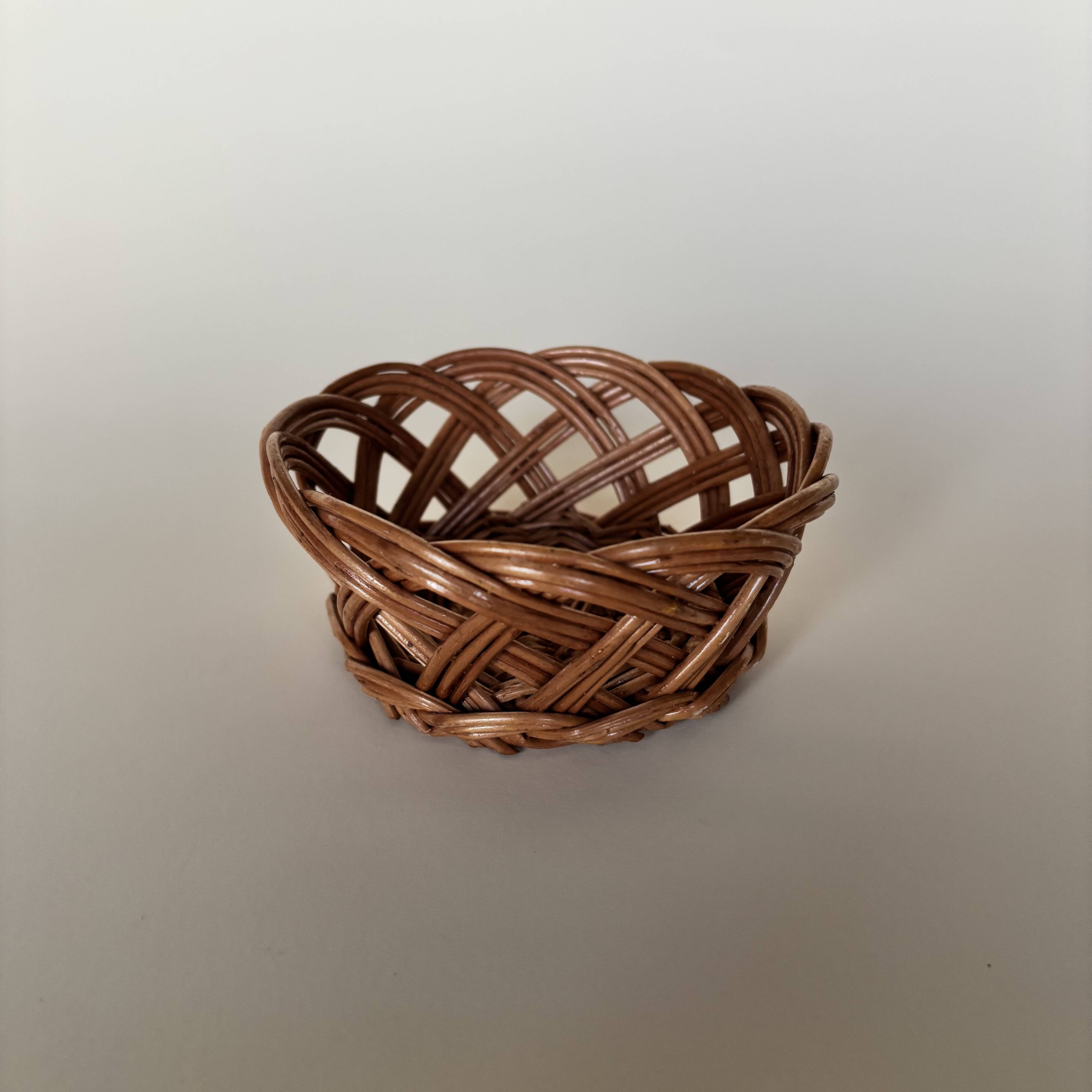Mini wicker pocket basket