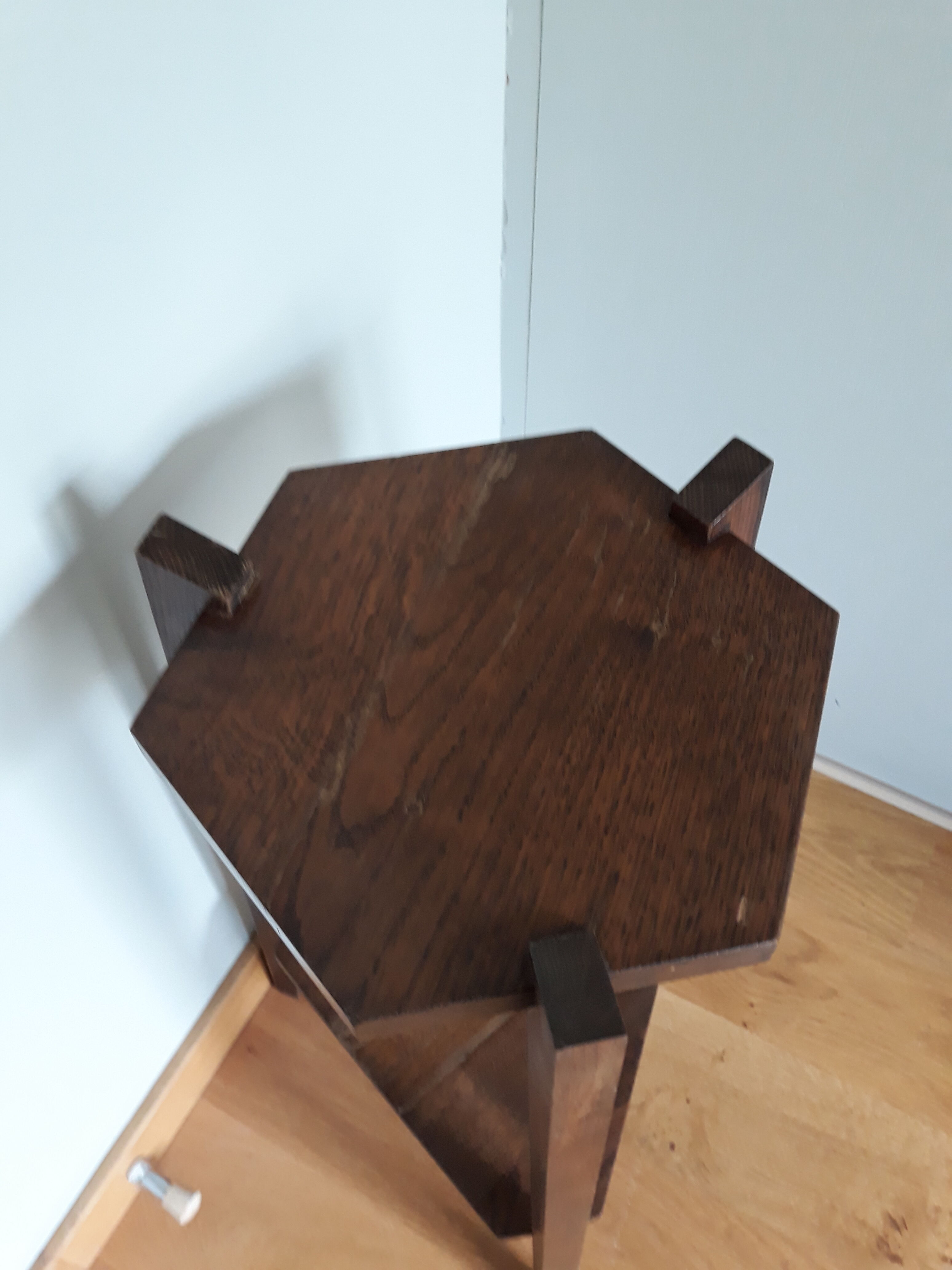 Tripod harness plant holder