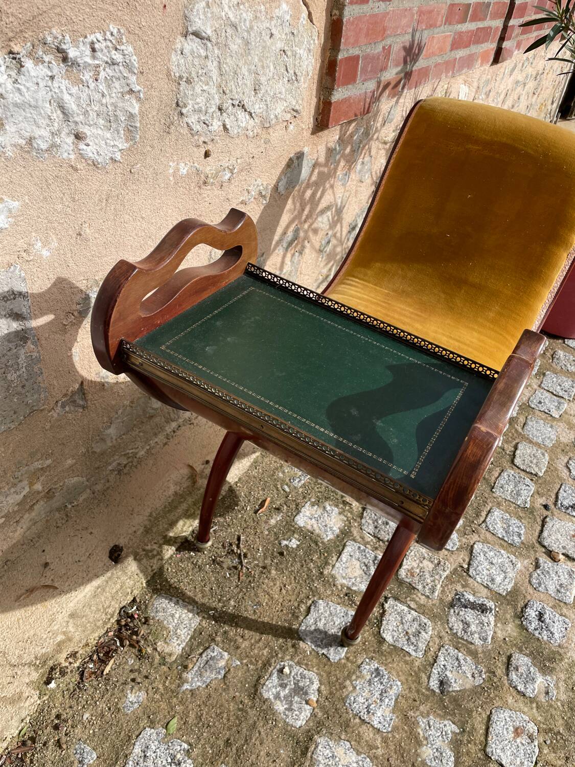 Extra bench / telephone bench