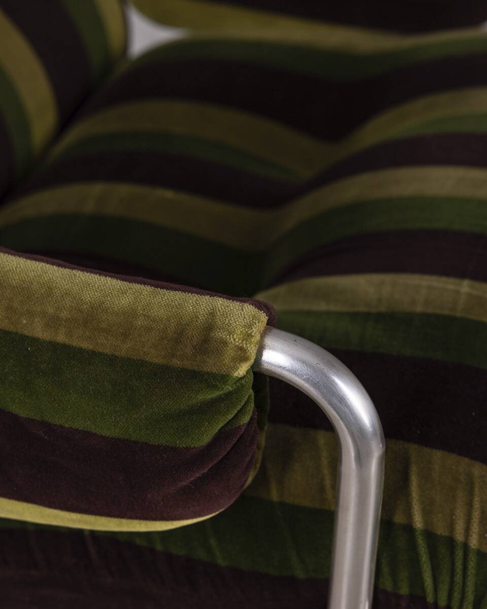 Fauteuil en velours conçu par G. Faleschini pour Mariani, années 1970