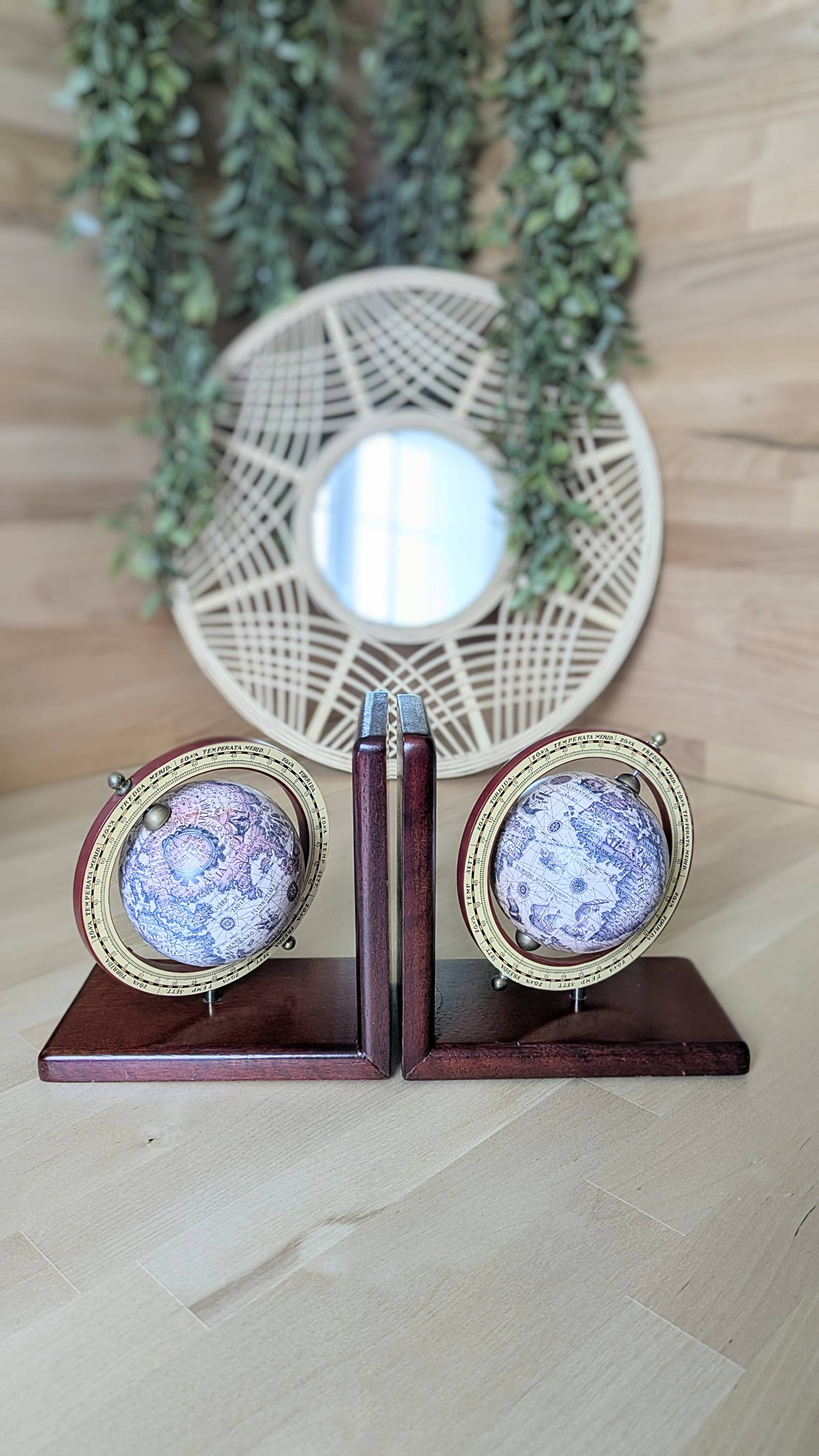 Pair of globe bookends (D-0043)