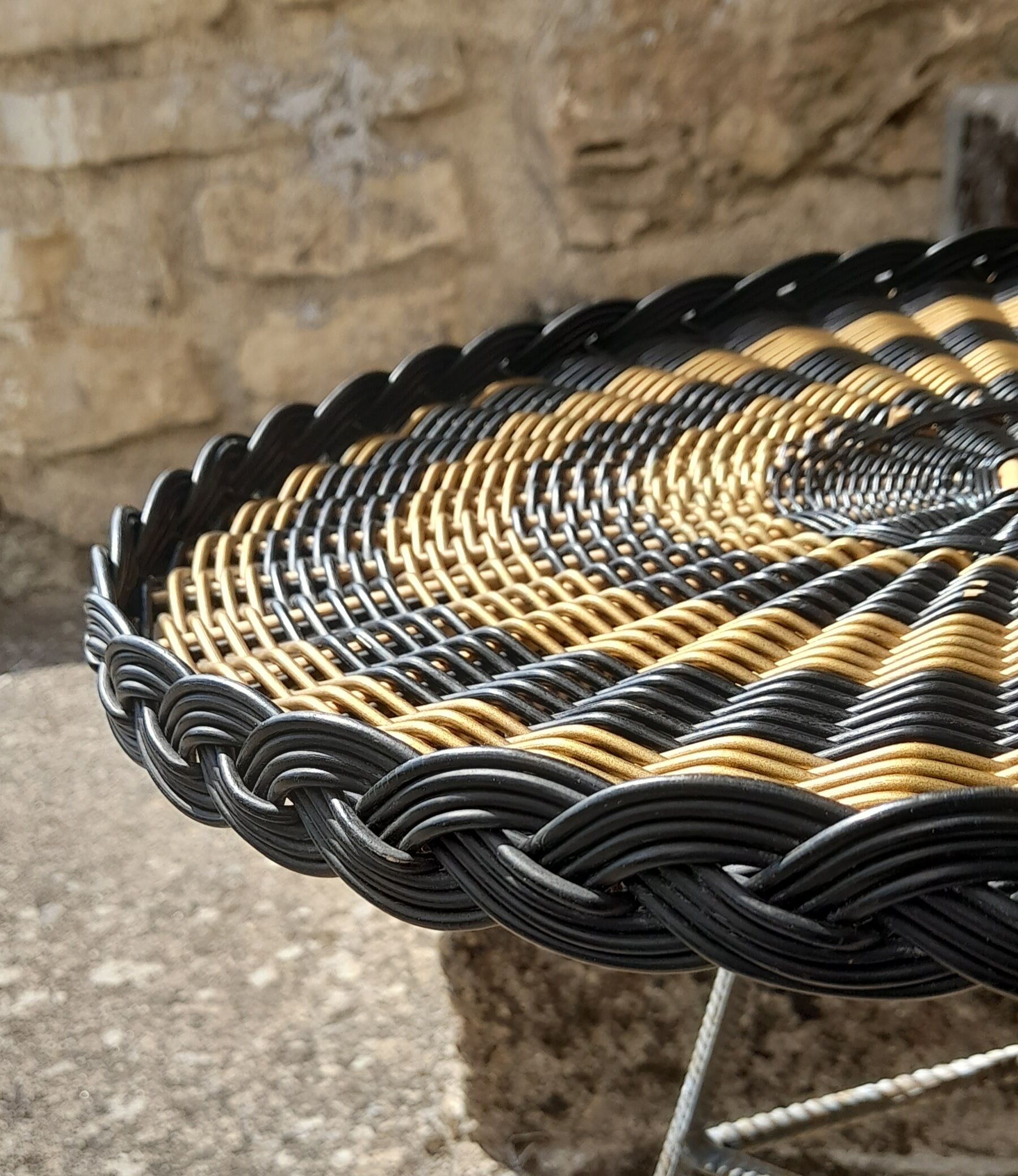 Braid wicker top, spiral