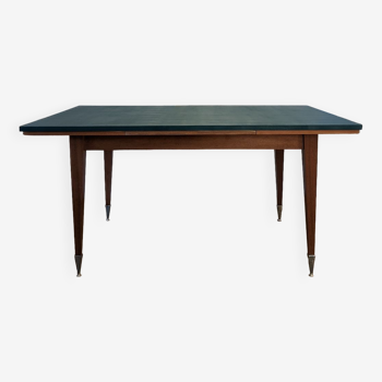 Extendable dining table