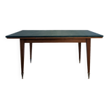 Extendable dining table