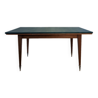 Extendable dining table